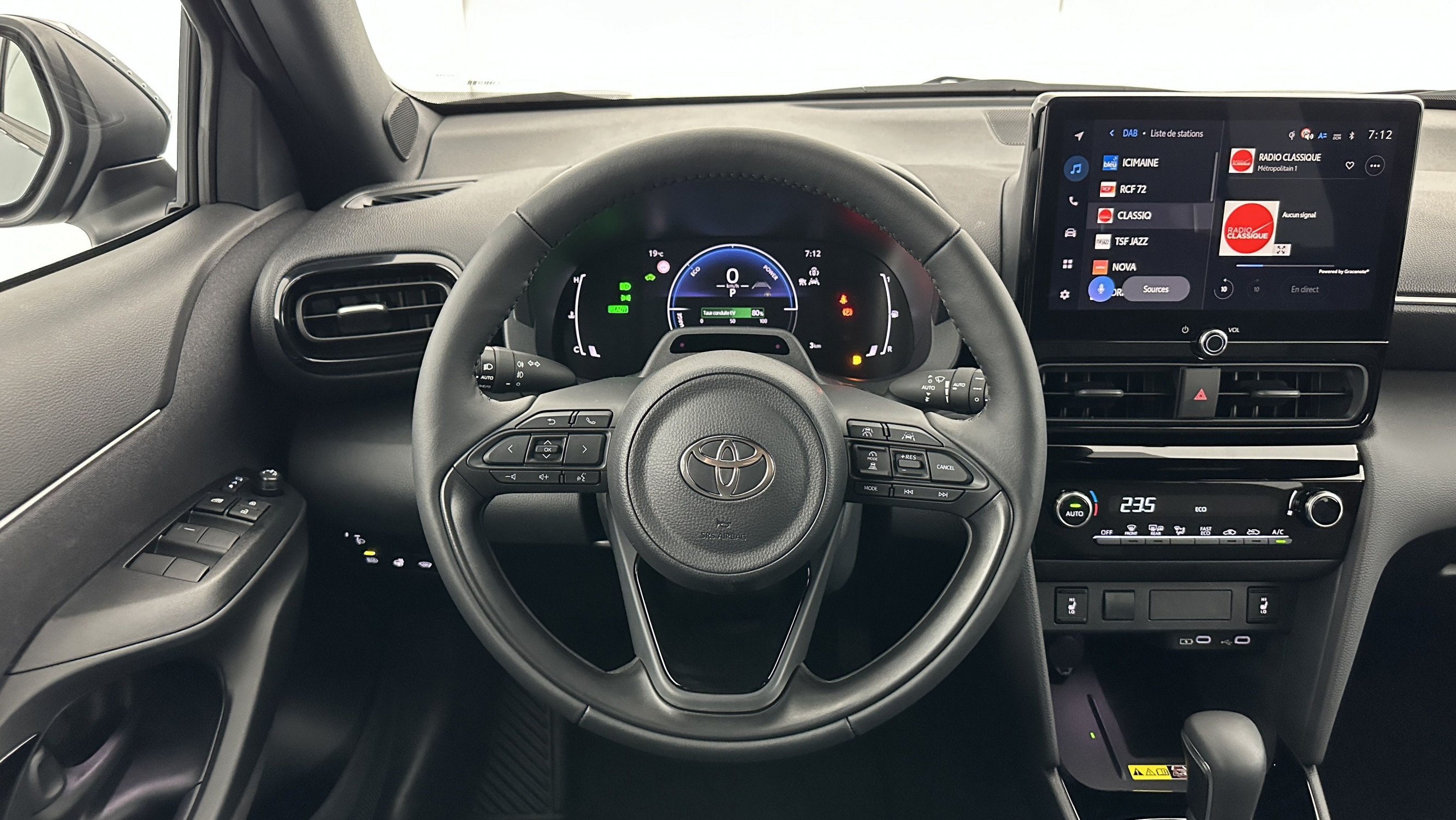 Vente en ligne Toyota Yaris Cross YARIS CROSS 1.5 Hybride 130h Design e-CVT au prix de 28 900 €