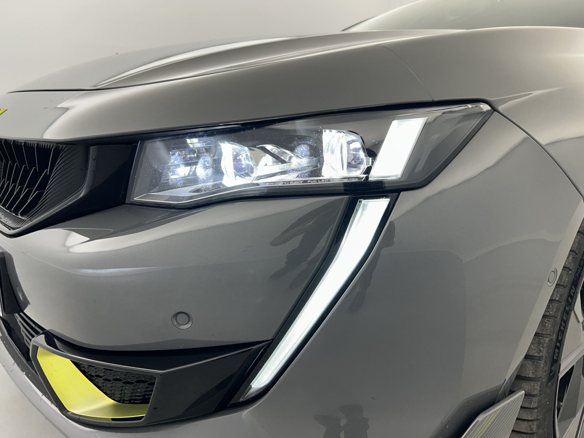 Vente en ligne Peugeot 508 HYBRID4 360ch e-EAT8 PEUGEOT SPORT ENGINEERED au prix de 30 990 €