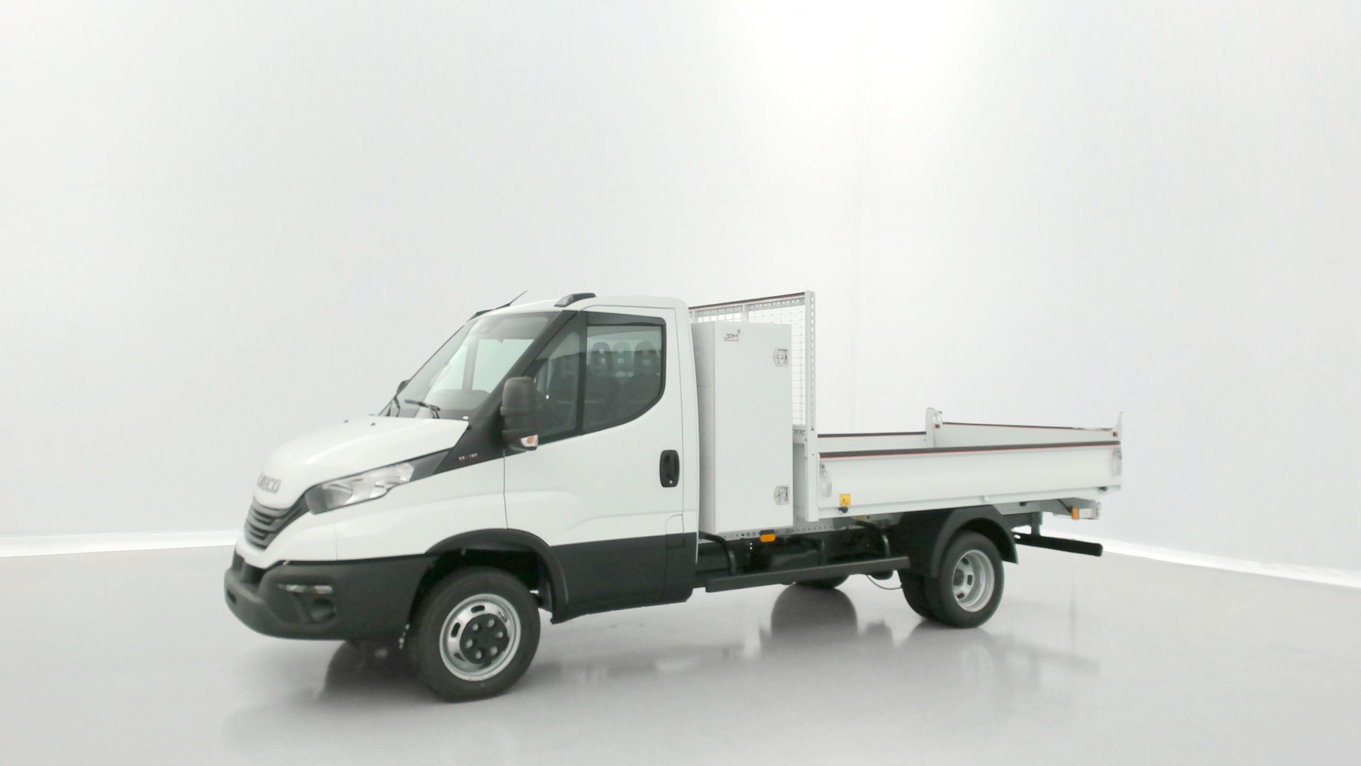 Vente en ligne Iveco Daily DAILY 35C16H 3.0 160ch 3750 QUAD-TOR Benne + Coffre au prix de 55 880 €