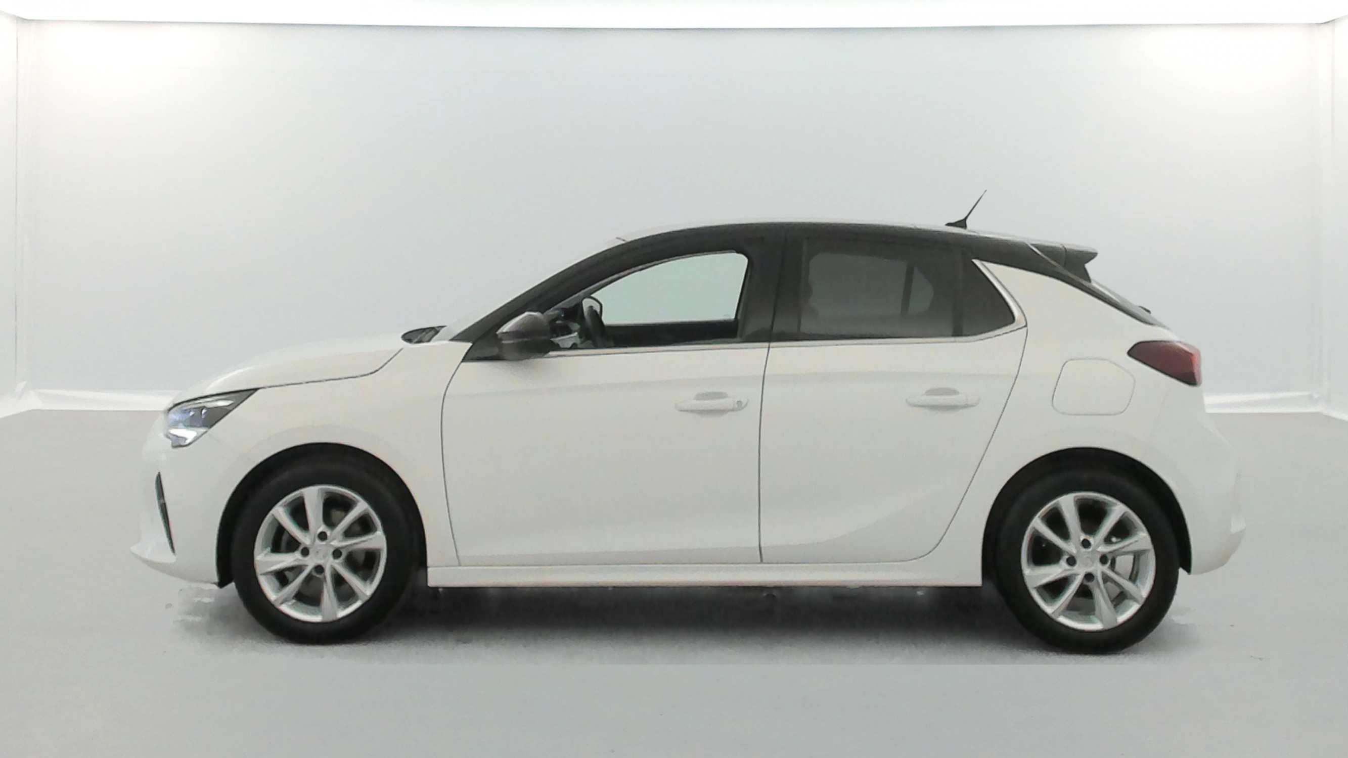 Vente en ligne Opel Corsa 1.2 75ch Design & Tech Suréquipée au prix de 10 490 €
