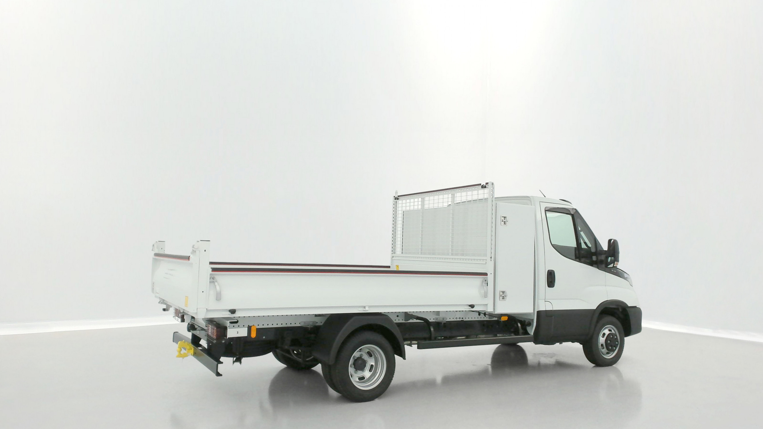 Vente en ligne Iveco Daily DAILY 35C16H 3.0 160ch 3750 QUAD-TOR Benne + Coffre au prix de 55 880 €