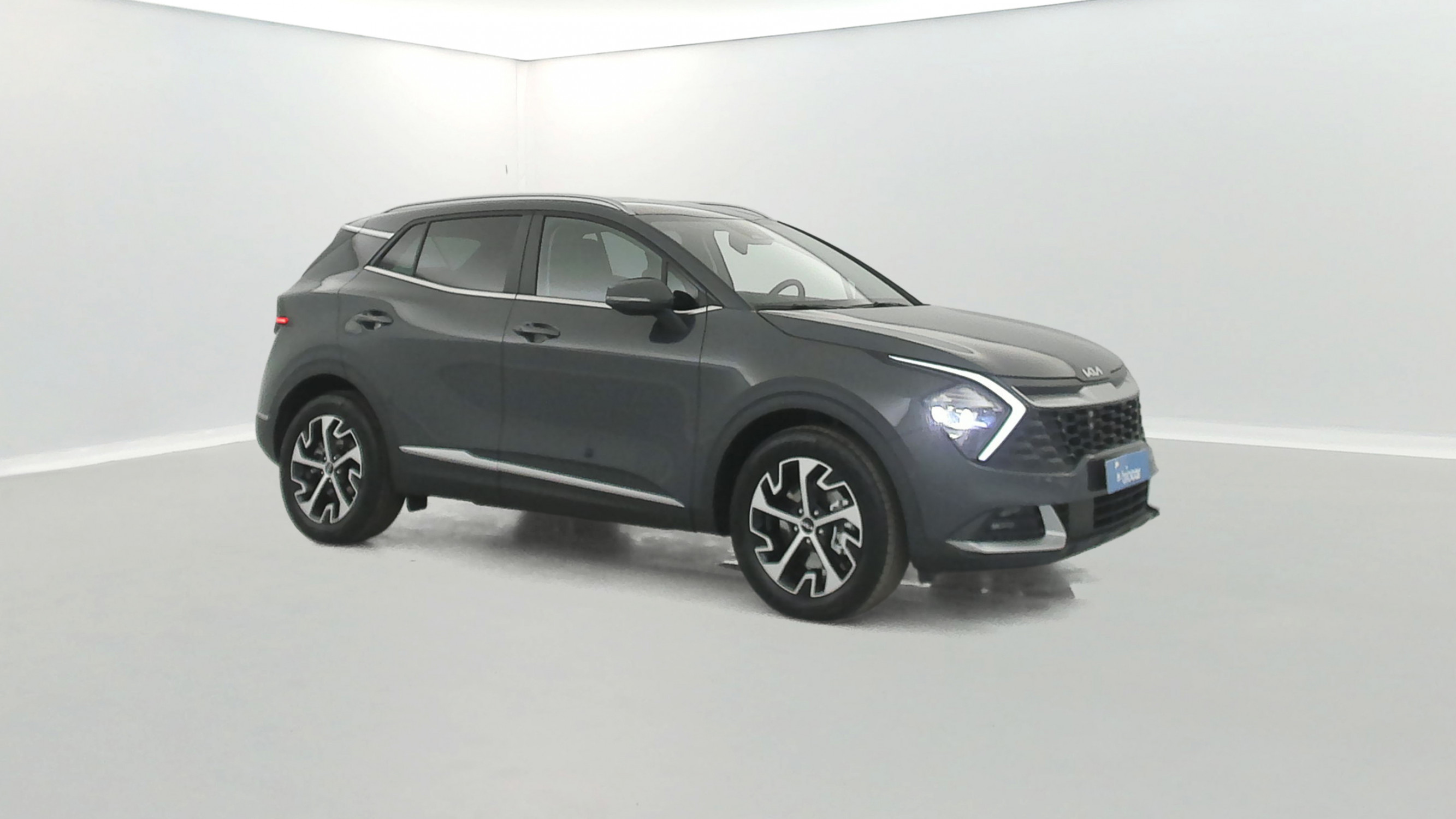 Vente en ligne Kia Sportage 1.6 T-GDi 210ch HEV Active BVA6 Suréquipé au prix de 30 990 €