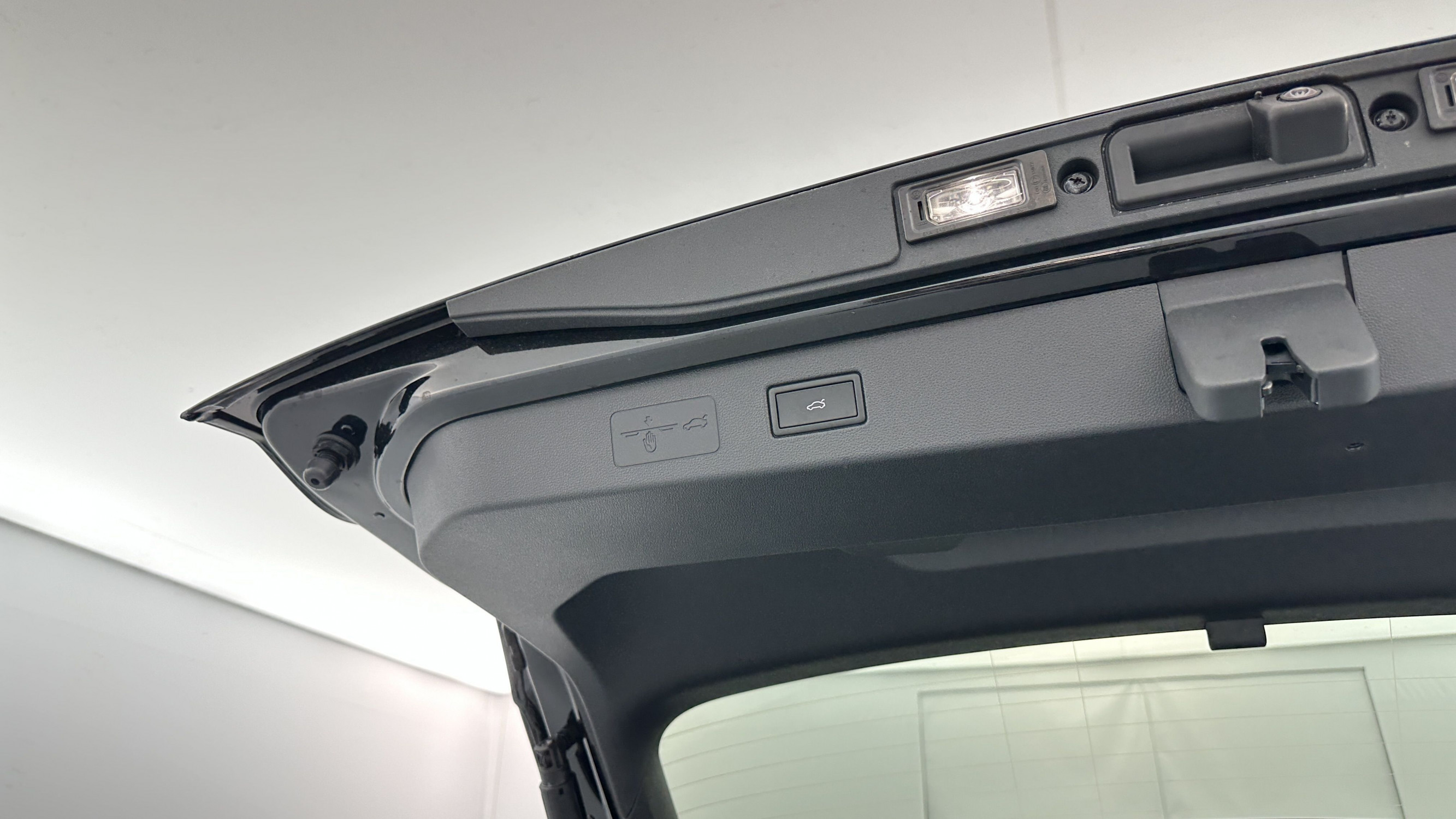 Vente en ligne Volkswagen T-Roc T-ROC 1.5 eTSI EVO2 Hybrid 150ch R-Line DSG7 au prix de 37 700 €