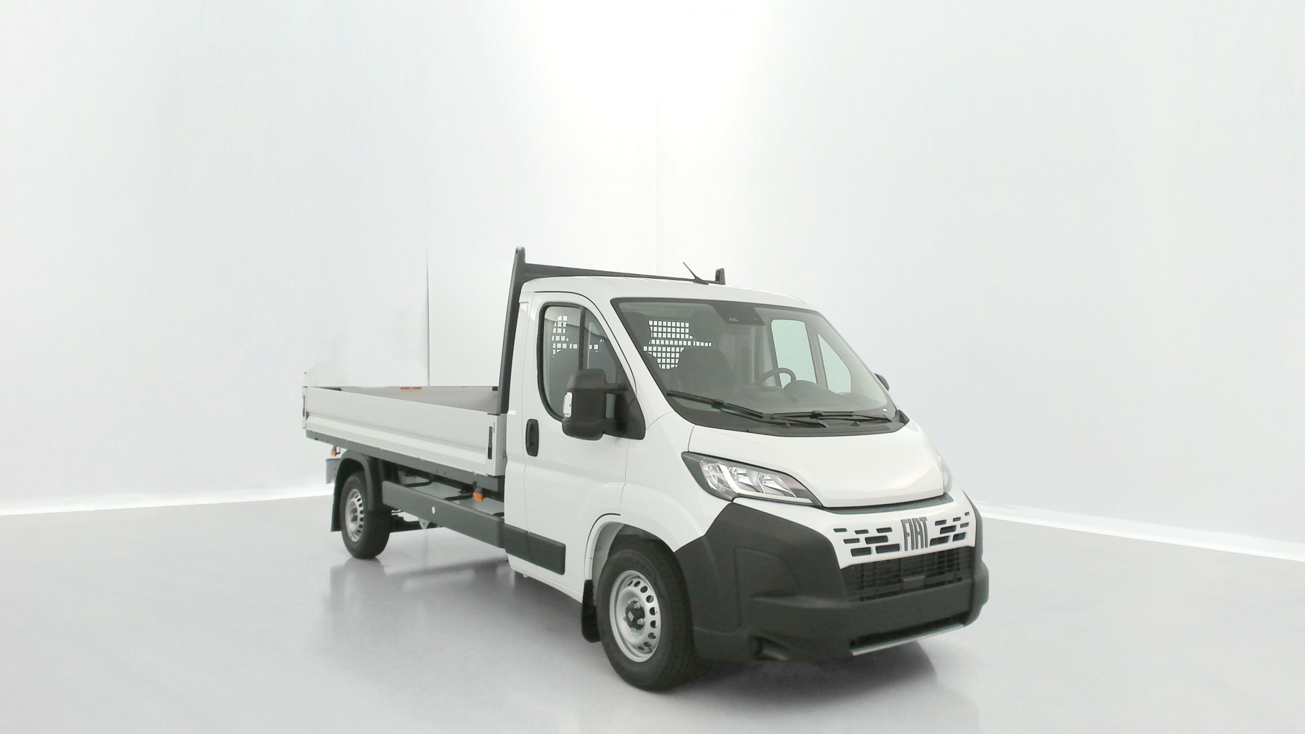 Vente en ligne Fiat Ducato Fourgon DUCATO 3.5 L Maxi 140ch PLATEAU RIDELLES au prix de 33 080 €