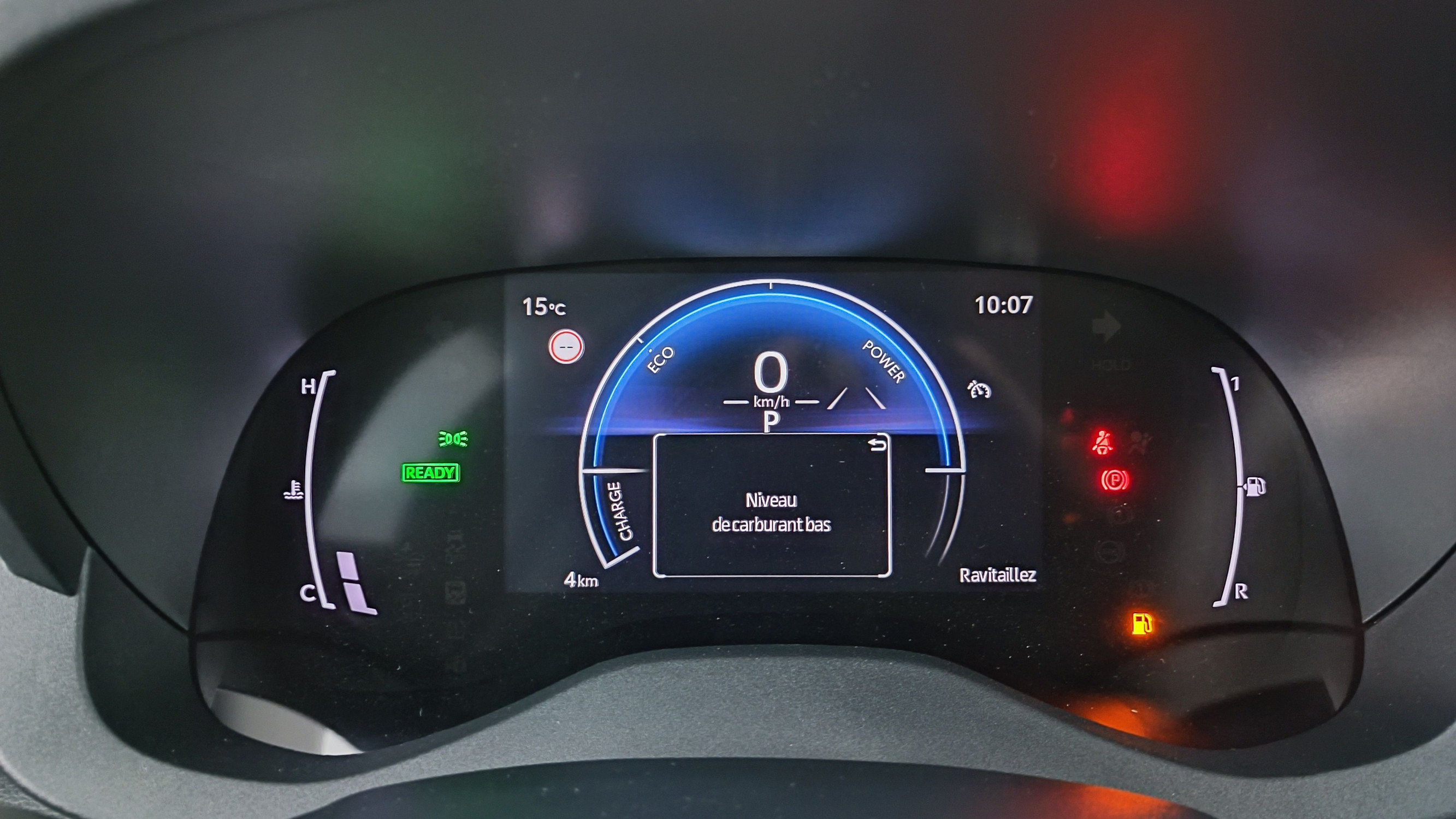 Vente en ligne Toyota Yaris YARIS  IV Hybride 116ch Design e-CVT au prix de 23 900 €