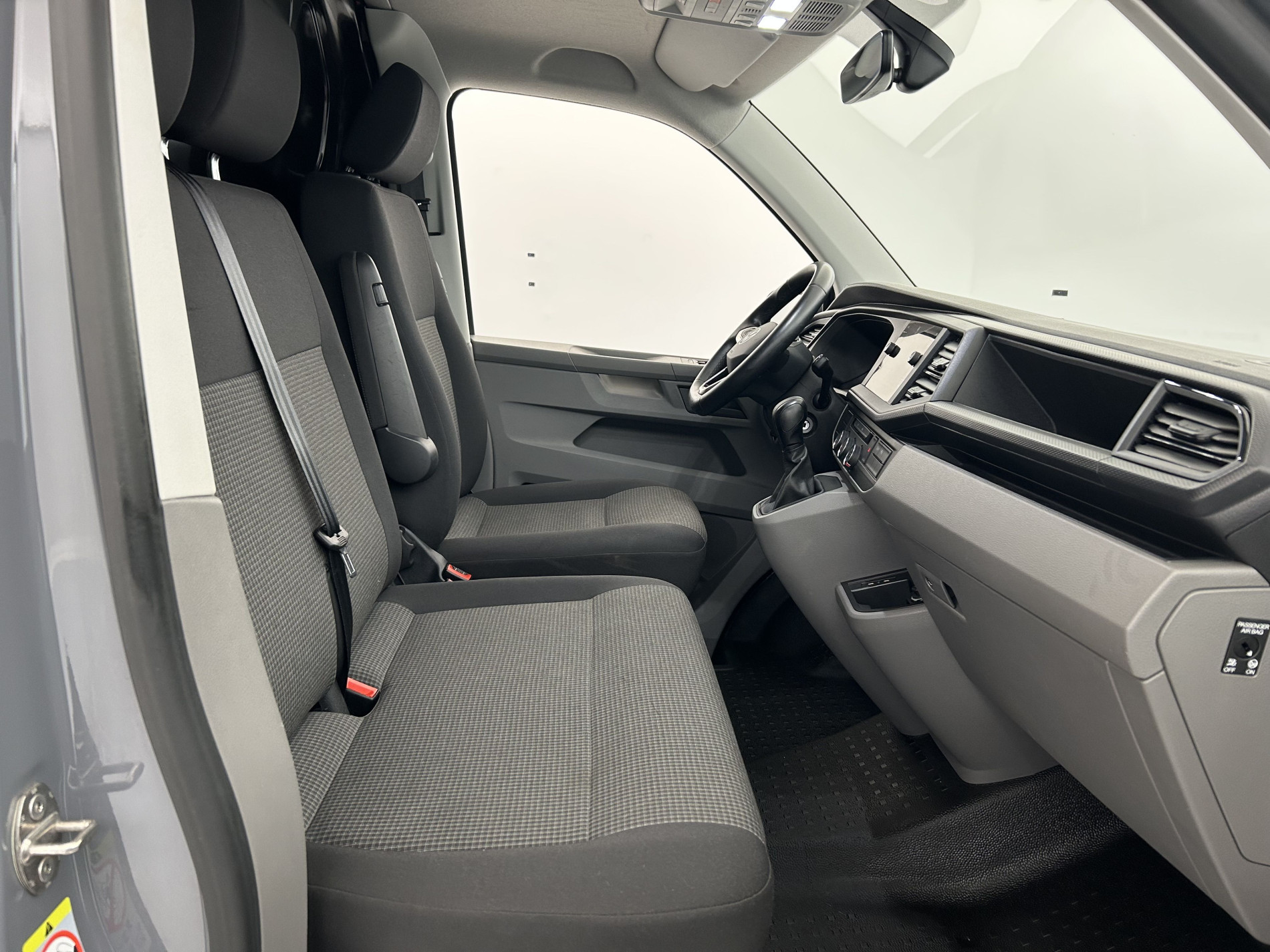 Vente en ligne Volkswagen Transporter 2.8T L1H1 2.0 TDI 150ch Business DSG7 + Caméra de recul + GPS au prix de 34 990 €