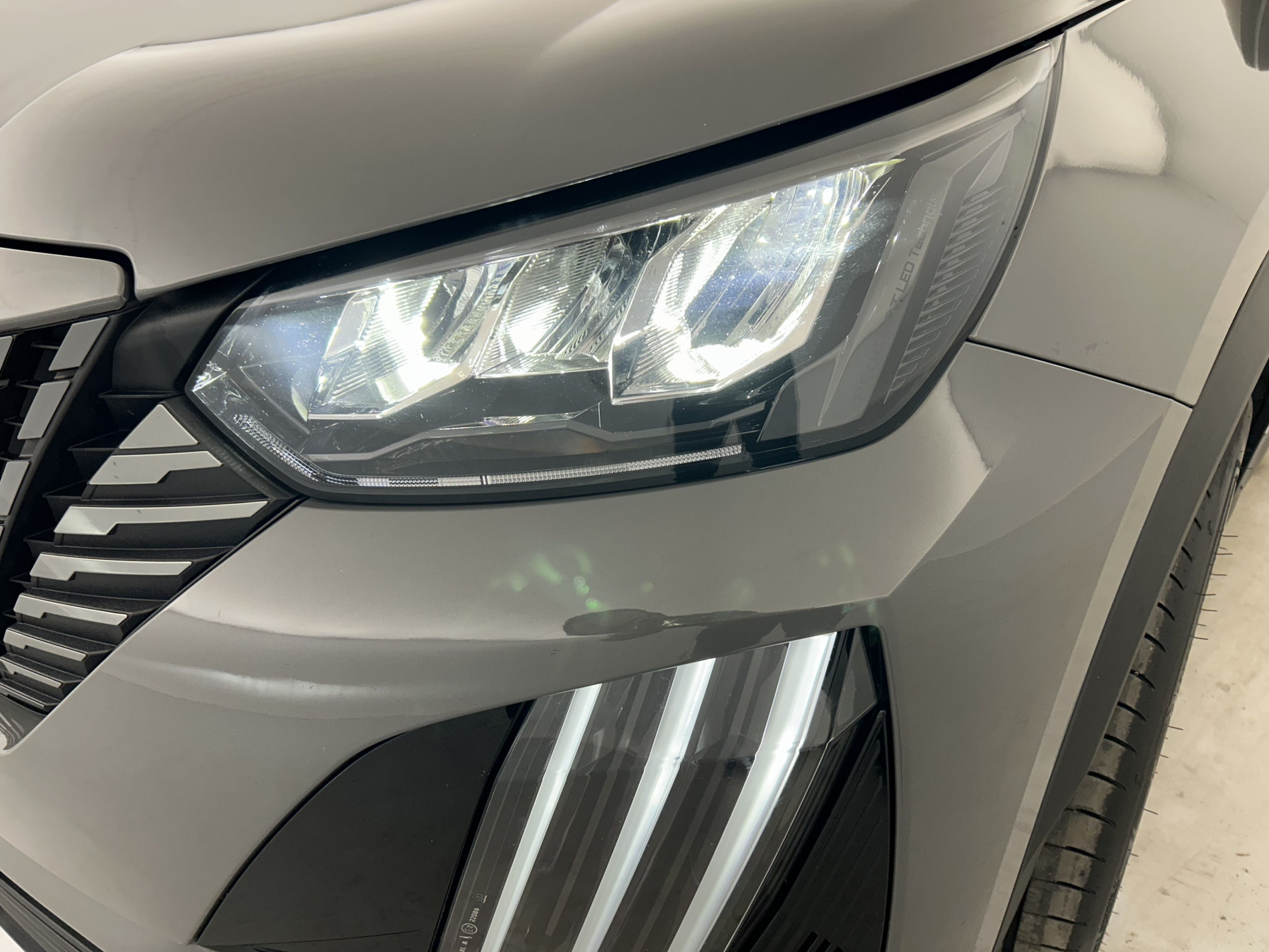Vente en ligne Peugeot 2008 1.2 PureTech 100ch Allure + Caméra de recul + GPS au prix de 15 980 €