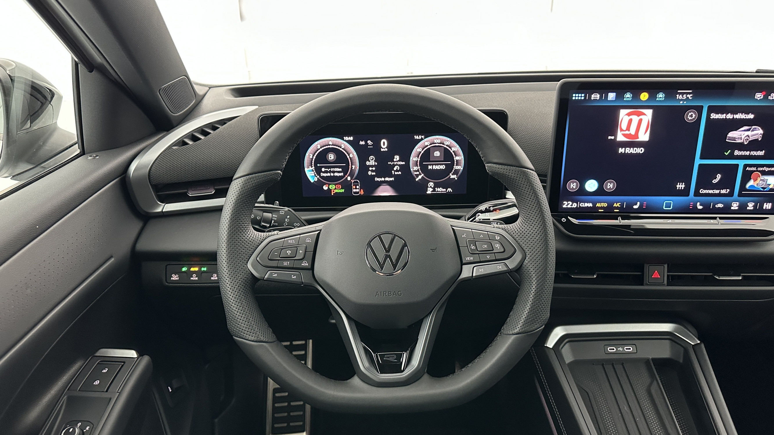 Vente en ligne Volkswagen T-Roc T-ROC 1.5 eTSI EVO2 Hybrid 150ch R-Line DSG7 au prix de 37 700 €