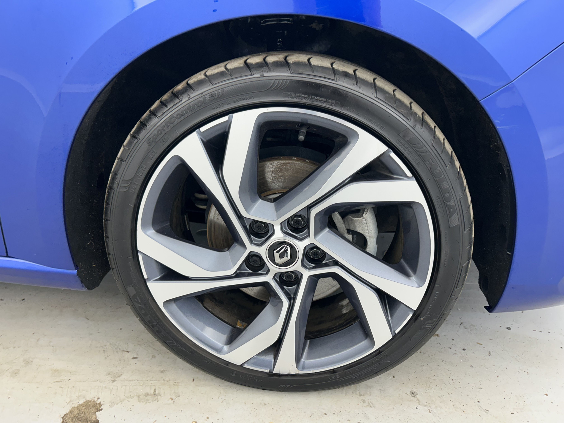 Vente en ligne Renault Megane 1.6 E-Tech Plug-in 160ch RS Line Suréquipée au prix de 18 990 €