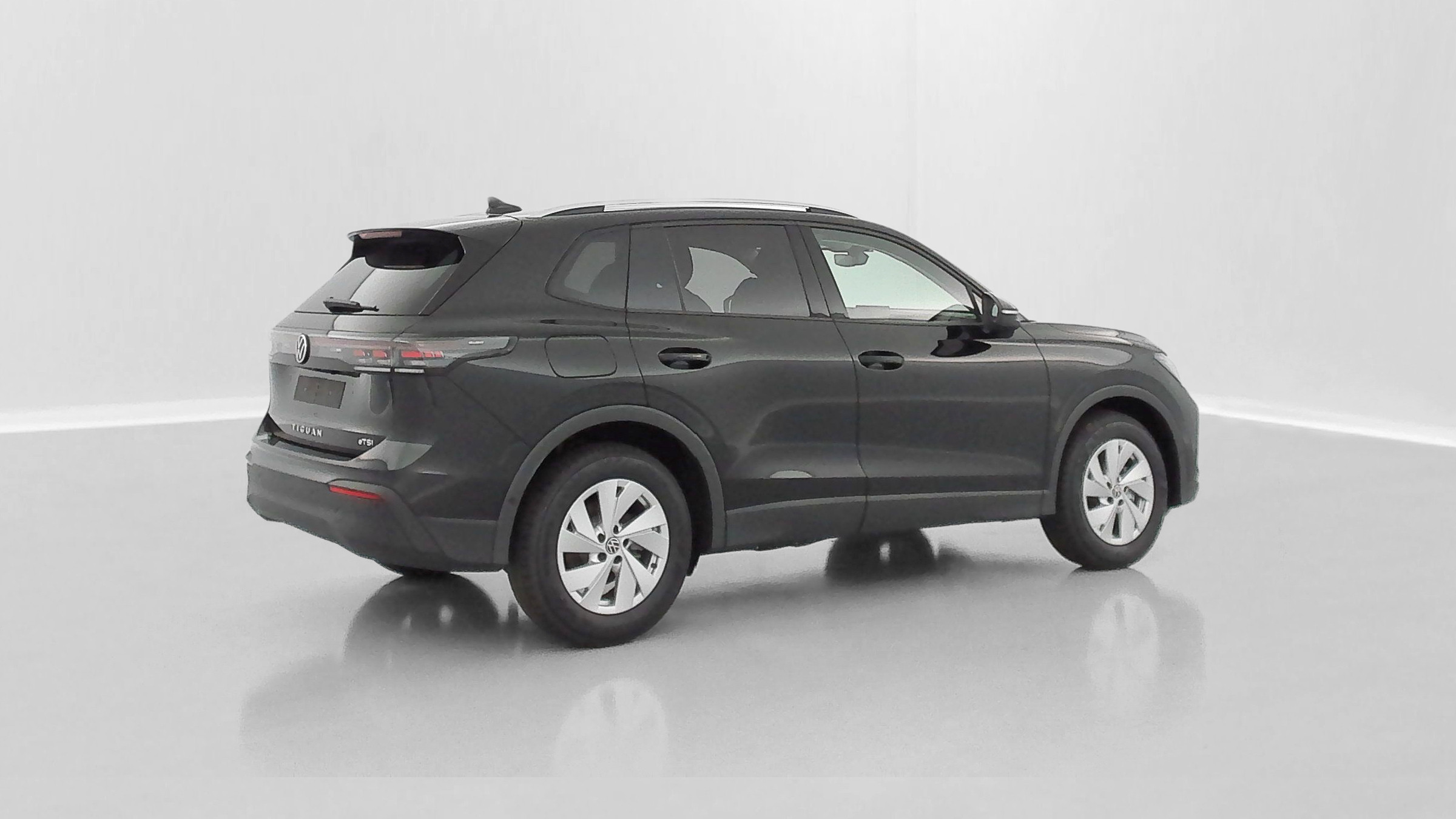 Vente en ligne Volkswagen Tiguan TIGUAN III 1.5 eTSI 150ch Life Plus DSG7 au prix de 38 510 €