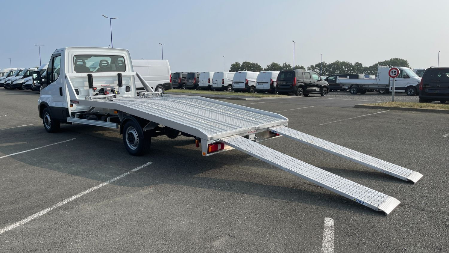 Vente en ligne Iveco Daily DAILY III 35S16H 4100 3.0 156ch Porte Voiture Plat'fix PF18 Alu au prix de 56 480 €