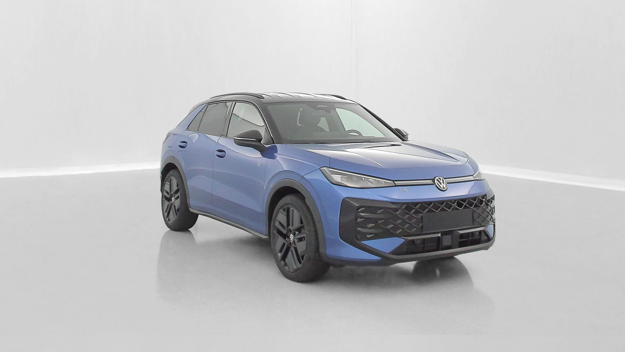 Vente en ligne Volkswagen T-Roc T-ROC 1.5 eTSI EVO2 Hybrid 150ch R-Line DSG7 au prix de 38 110 €