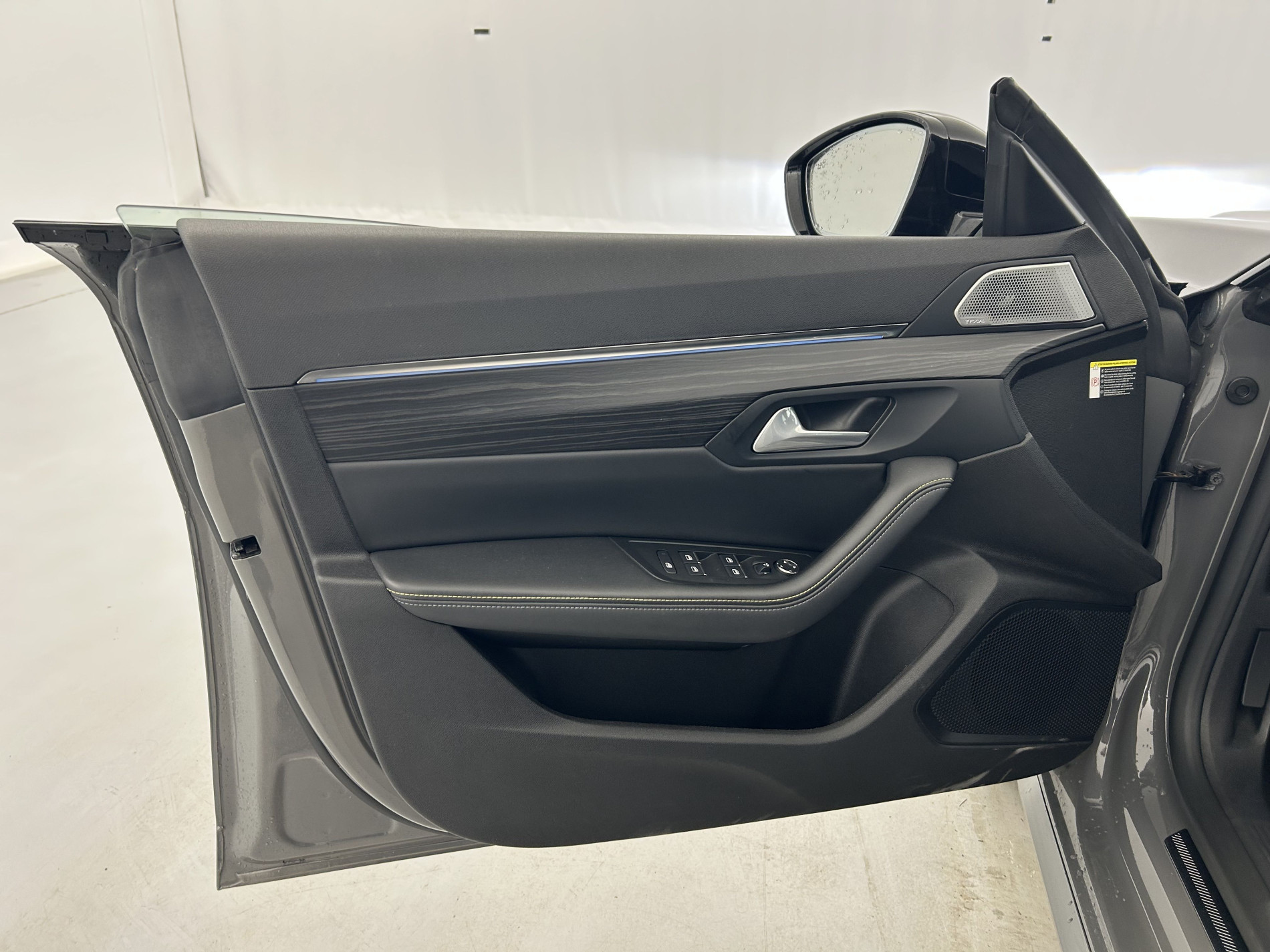 Vente en ligne Peugeot 508 HYBRID4 360ch e-EAT8 PEUGEOT SPORT ENGINEERED au prix de 30 990 €