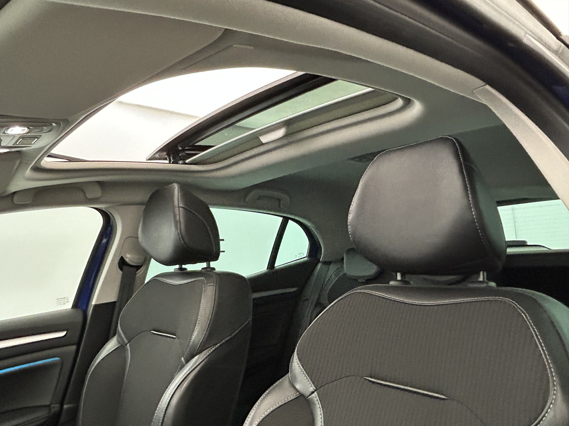 Vente en ligne Renault Megane 1.5 Blue dCi 115ch Techno EDC + Toit ouvrant au prix de 19 790 €