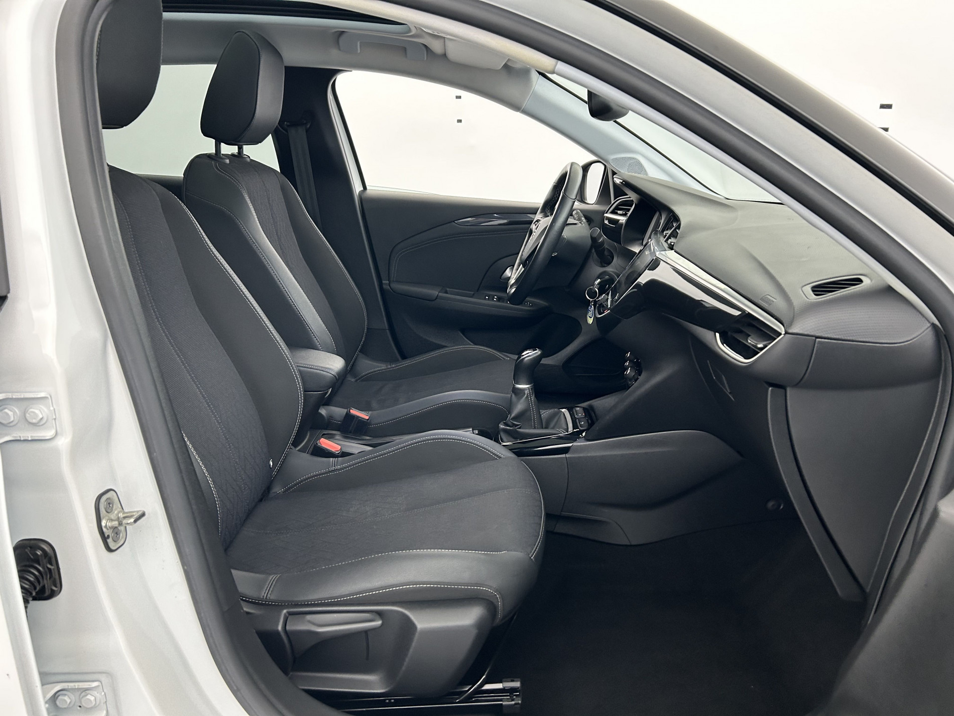 Vente en ligne Opel Corsa 1.2 75ch Design & Tech Suréquipée au prix de 10 490 €