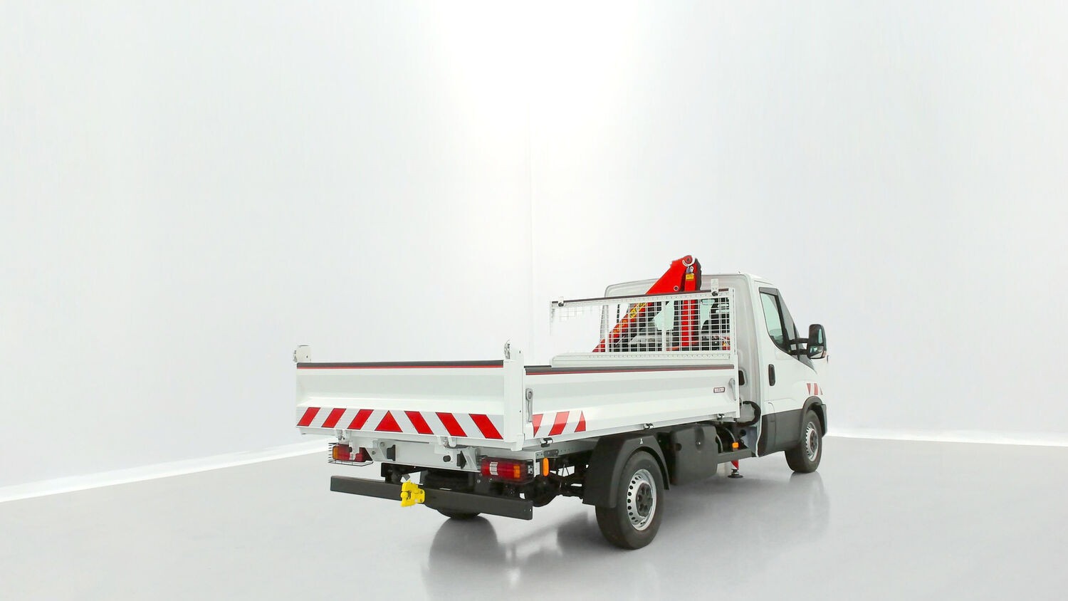 Vente en ligne Iveco Daily DAILY 35S14H 3750 2.3 136ch Benne Alu JPM + Grue PK 2900 au prix de 74 720 €