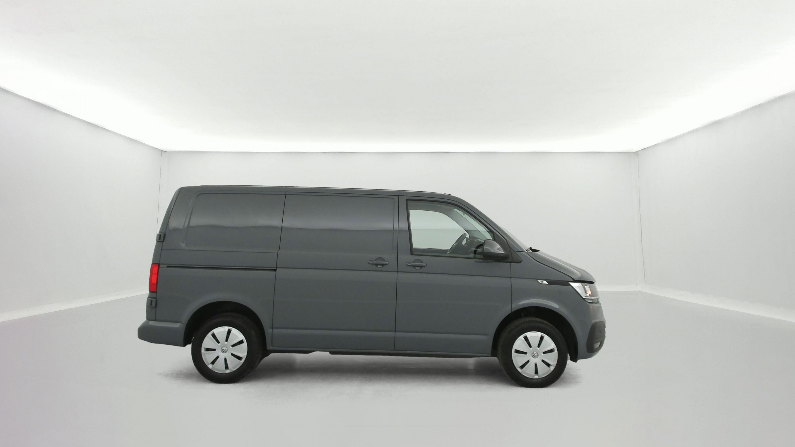 Vente en ligne Volkswagen Transporter 2.8T L1H1 2.0 TDI 150ch Business DSG7 + Caméra de recul + GPS au prix de 34 990 €