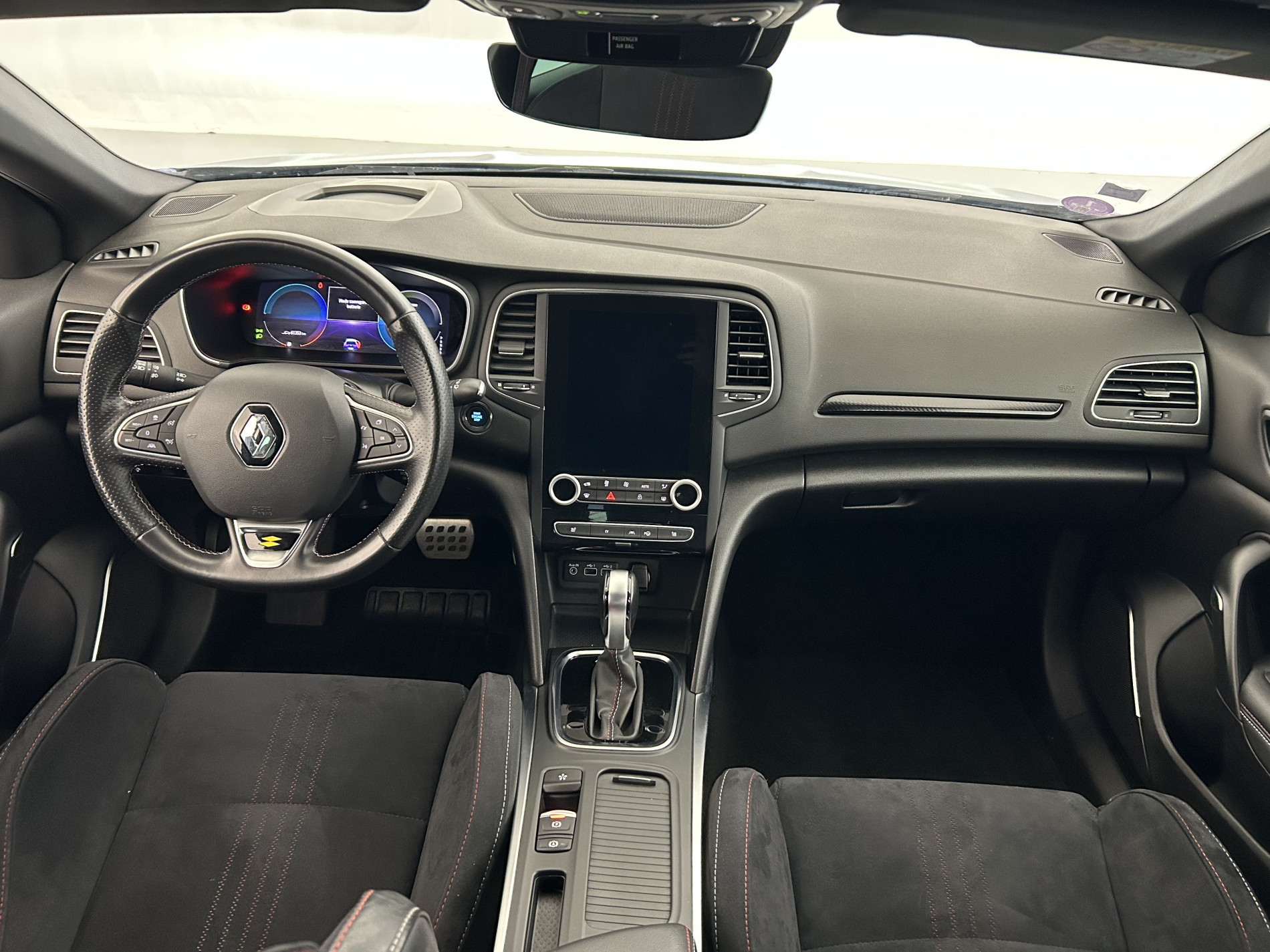 Vente en ligne Renault Megane 1.6 E-Tech Plug-in 160ch RS Line Suréquipée au prix de 18 990 €