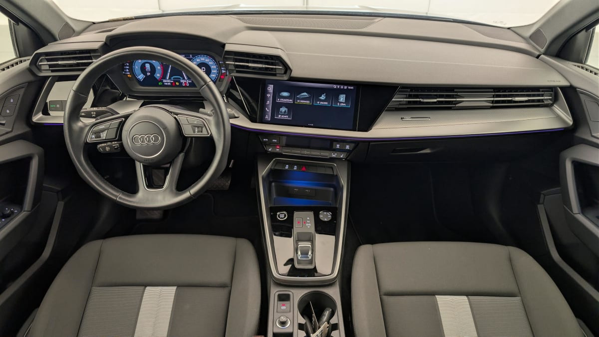 Vente en ligne Audi A3 30 TDI 116 S tronic 7 Design au prix de 24 390 €