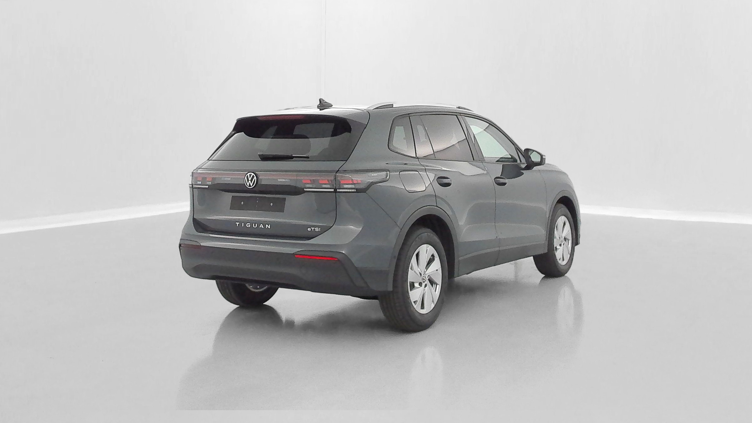 Vente en ligne Volkswagen Tiguan TIGUAN III 1.5 eTSI 150ch Life Plus DSG7 au prix de 39 000 €