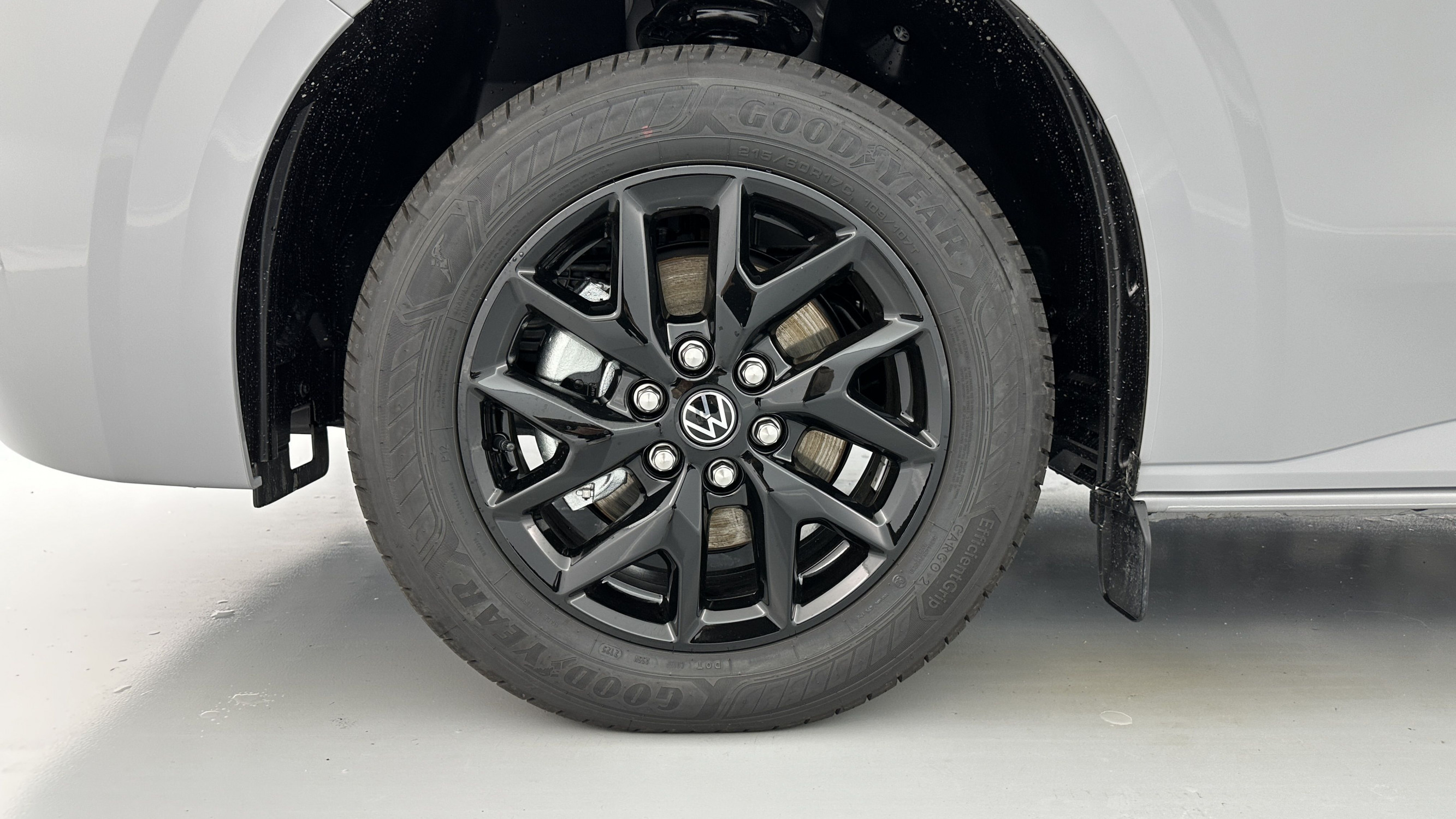 Vente en ligne Volkswagen Transporter TRANSPORTER T7 L2H1 2.0 TDI 150ch Business BVA8 au prix de 47 940 €