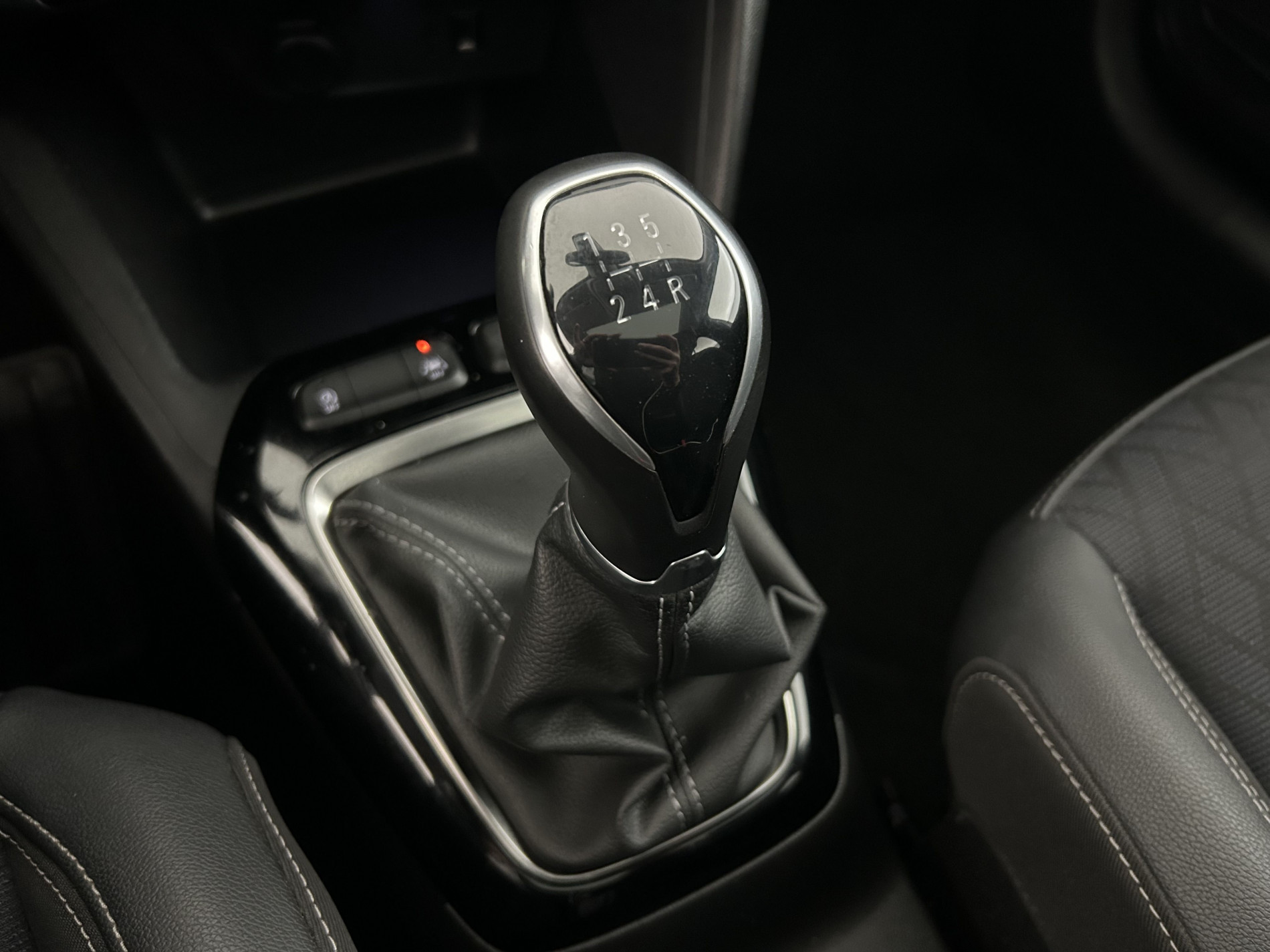 Vente en ligne Opel Corsa 1.2 75ch Design & Tech Suréquipée au prix de 10 490 €