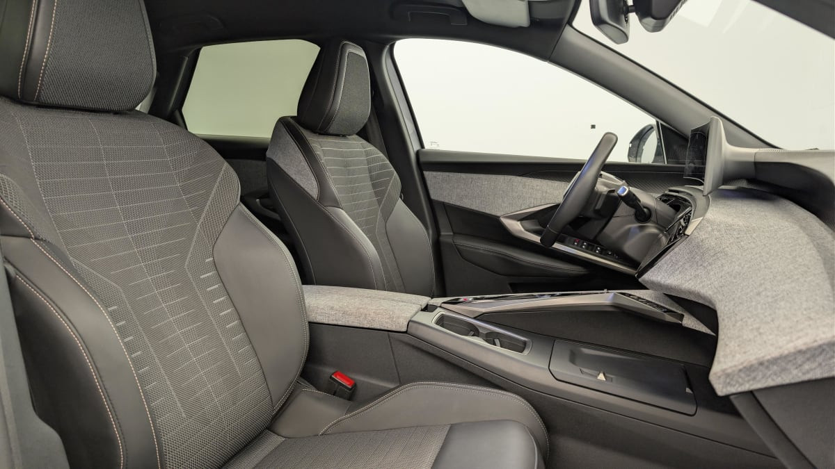 Vente en ligne Peugeot 3008 Hybrid 136 e-DCS6 Allure au prix de 26 040 €