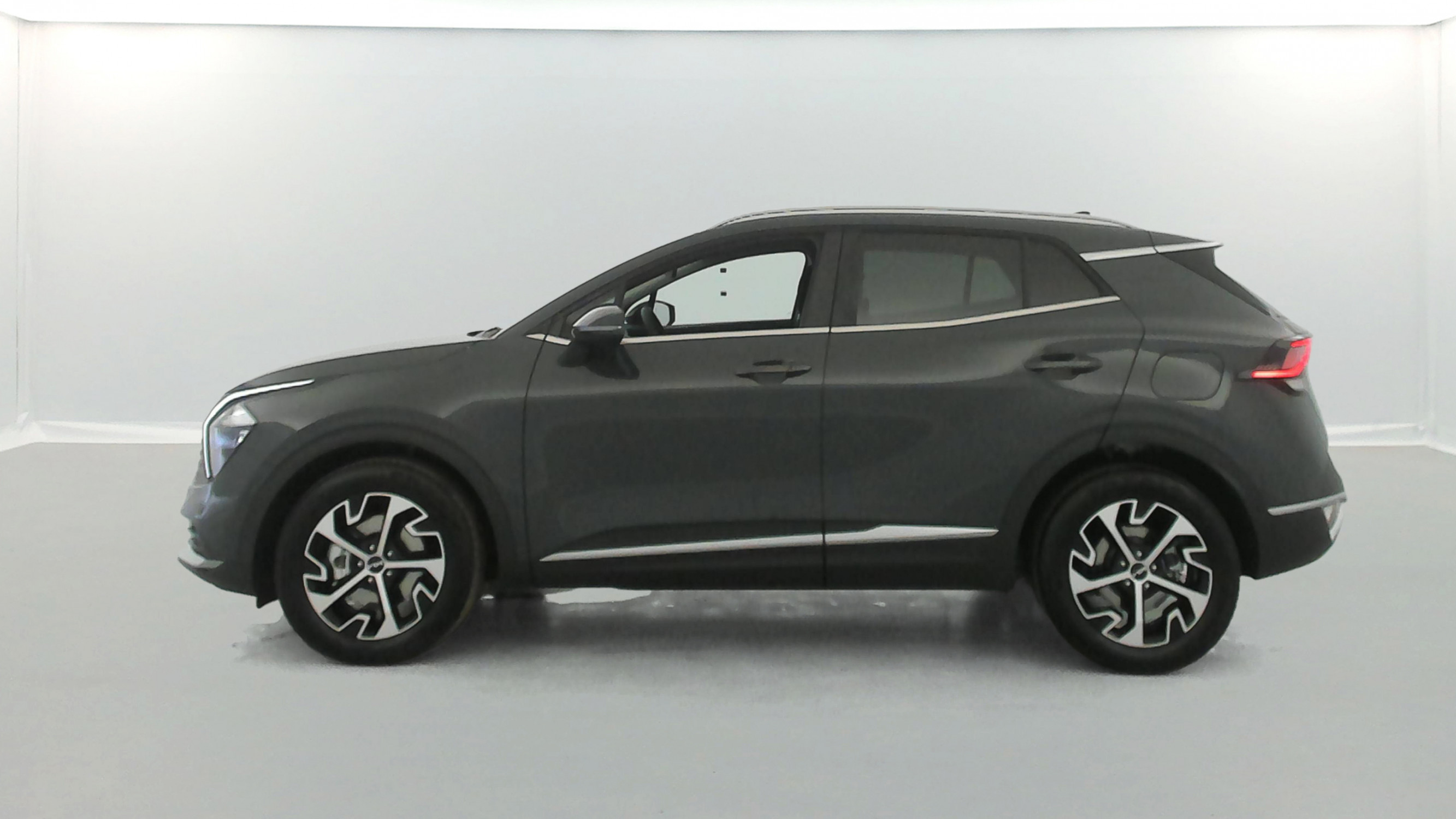 Vente en ligne Kia Sportage 1.6 T-GDi 210ch HEV Active BVA6 Suréquipé au prix de 30 990 €