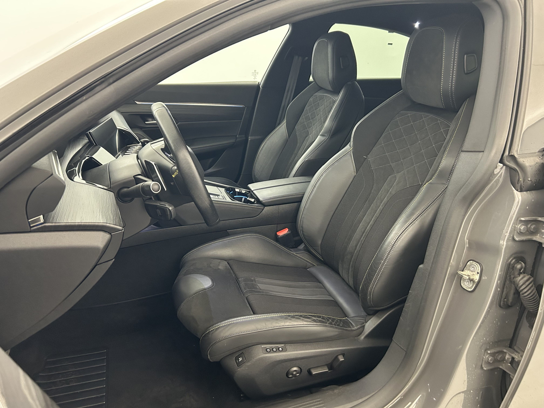 Vente en ligne Peugeot 508 HYBRID4 360ch e-EAT8 PEUGEOT SPORT ENGINEERED au prix de 30 990 €