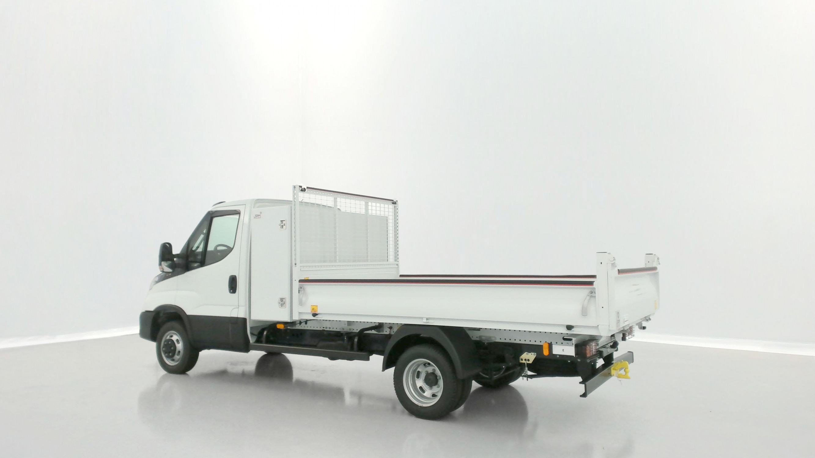Vente en ligne Iveco Daily DAILY 35C16H 3.0 160ch 3750 QUAD-TOR Benne + Coffre au prix de 55 880 €