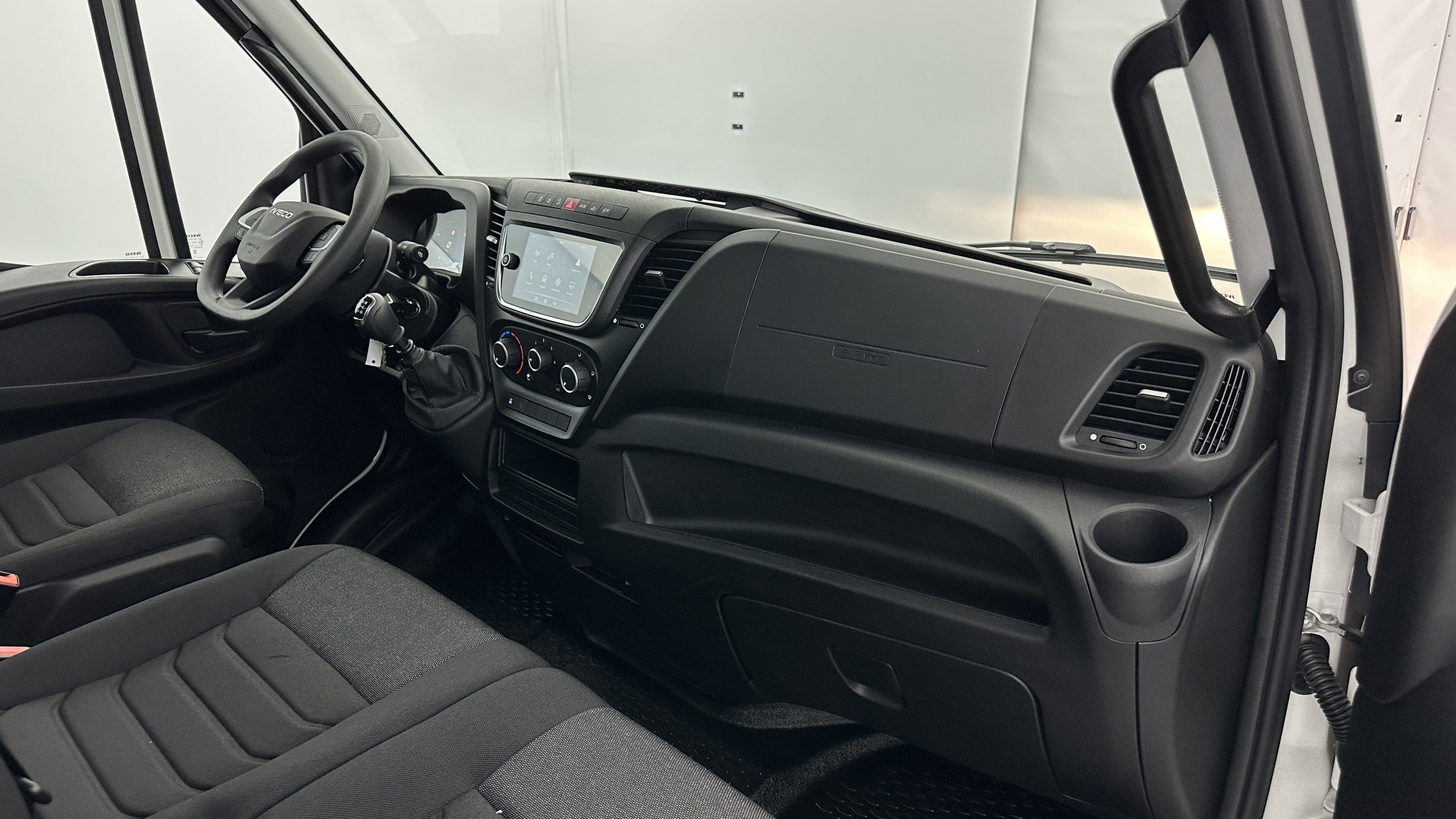 Vente en ligne Iveco Daily DAILY 35C16H 3.0 160ch 3750 QUAD-TOR Benne + Coffre au prix de 55 880 €