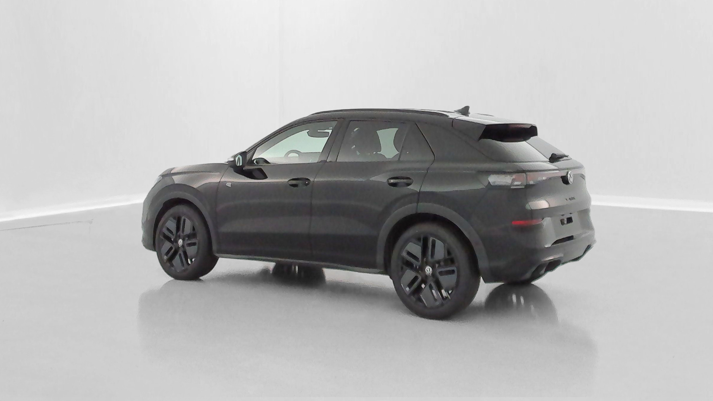 Vente en ligne Volkswagen T-Roc T-ROC 1.5 eTSI EVO2 Hybrid 150ch R-Line DSG7 au prix de 37 700 €