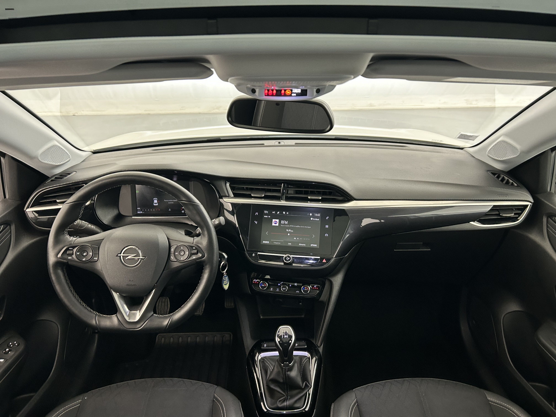 Vente en ligne Opel Corsa 1.2 75ch Design & Tech Suréquipée au prix de 10 490 €
