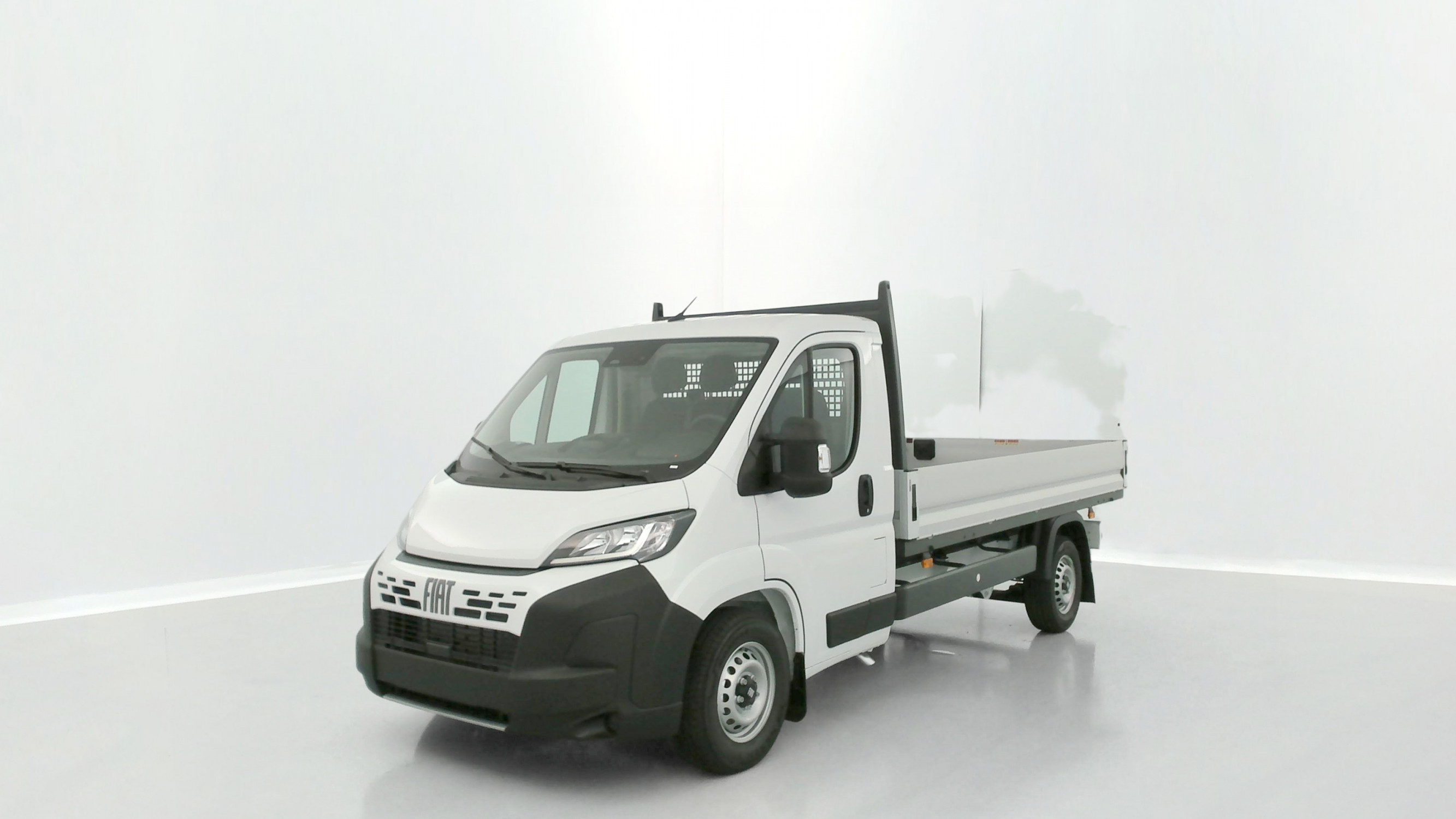 Fiat Ducato Fourgon DUCATO  3.5 L Maxi 140ch PLATEAU RIDELLES occasion de 2025 en vente à Rennes