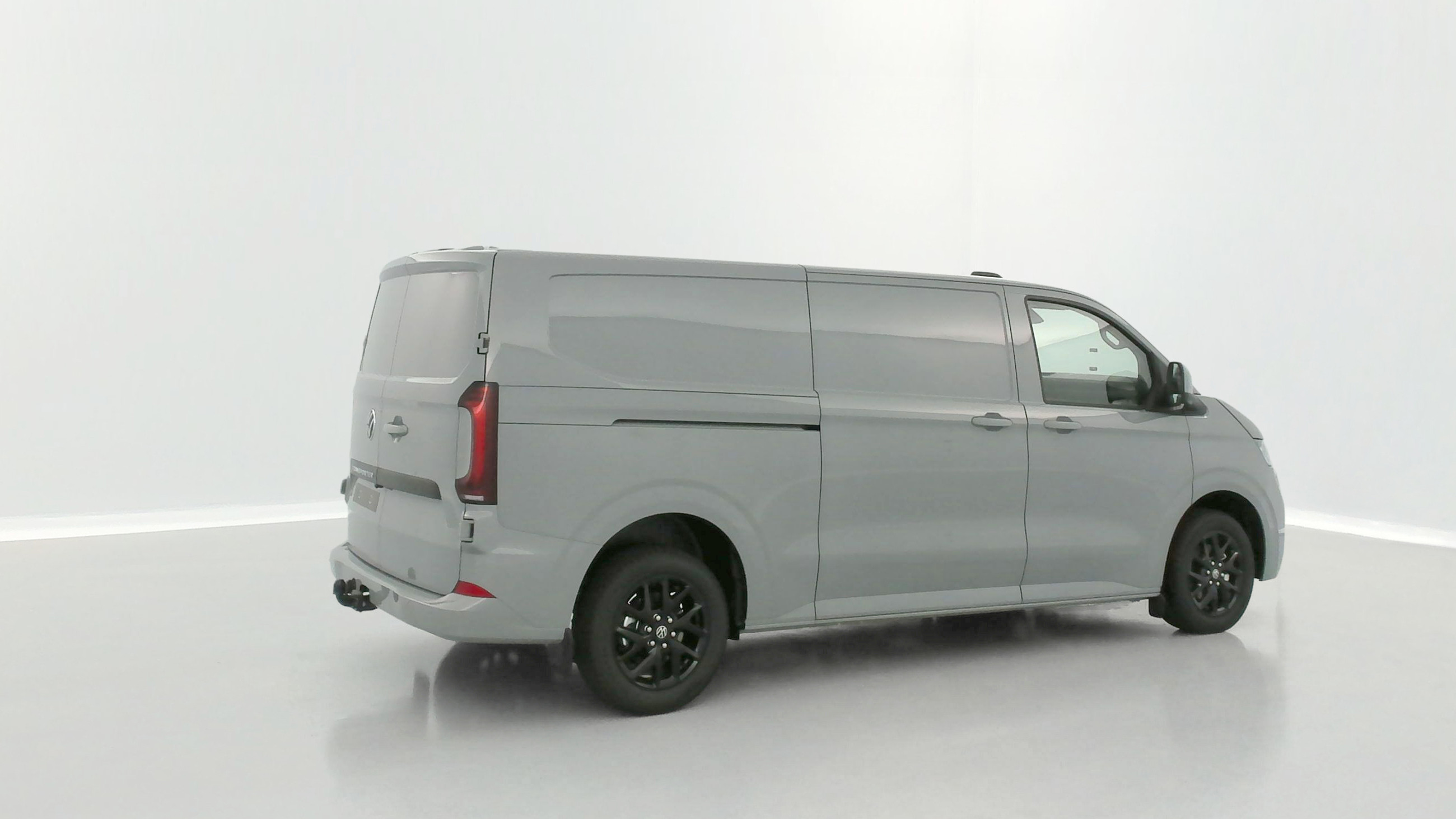 Vente en ligne Volkswagen Transporter TRANSPORTER T7 L2H1 2.0 TDI 150ch Business BVA8 au prix de 47 940 €