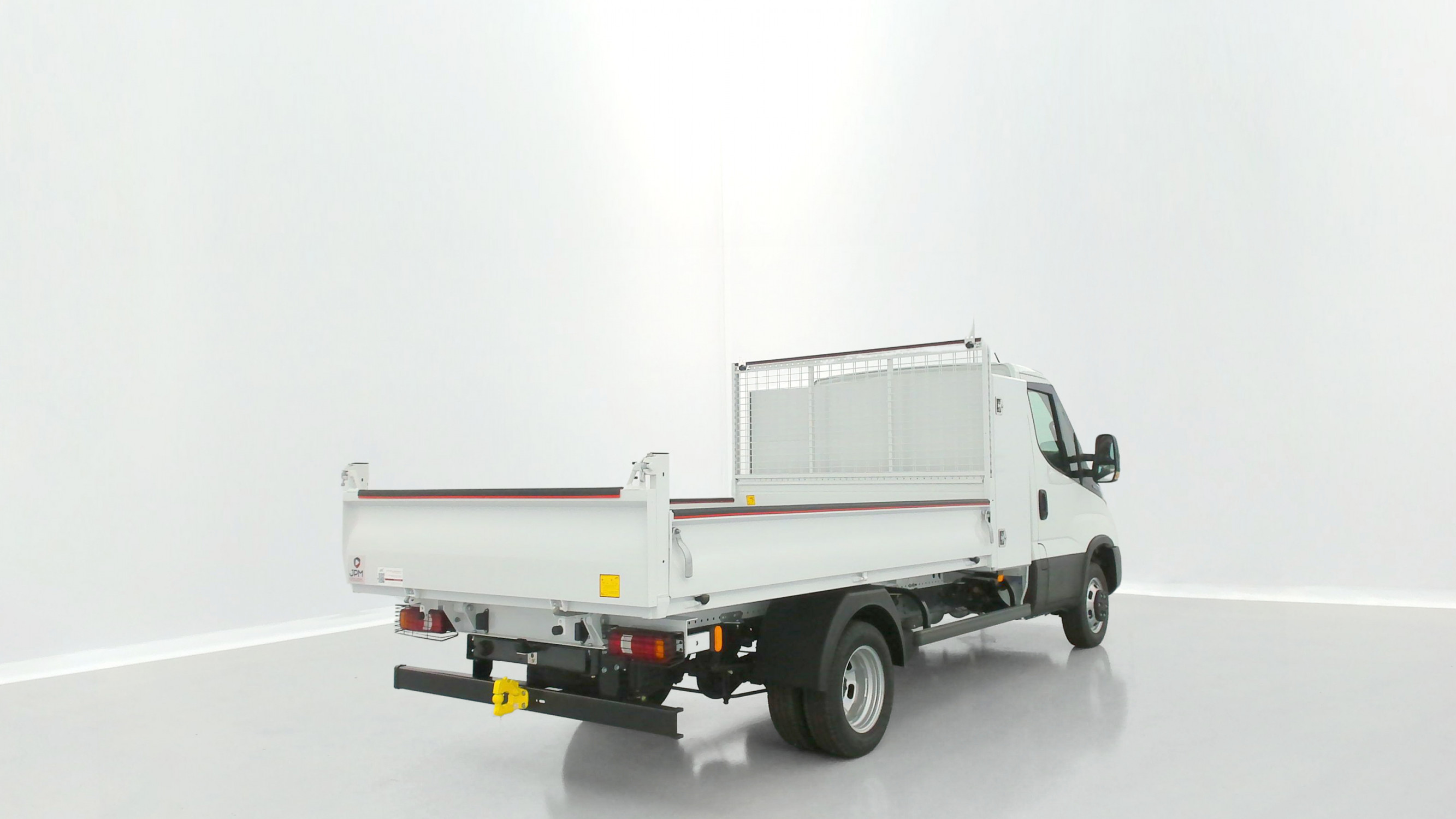 Vente en ligne Iveco Daily DAILY 35C16H 3.0 160ch 3750 QUAD-TOR Benne + Coffre au prix de 55 880 €