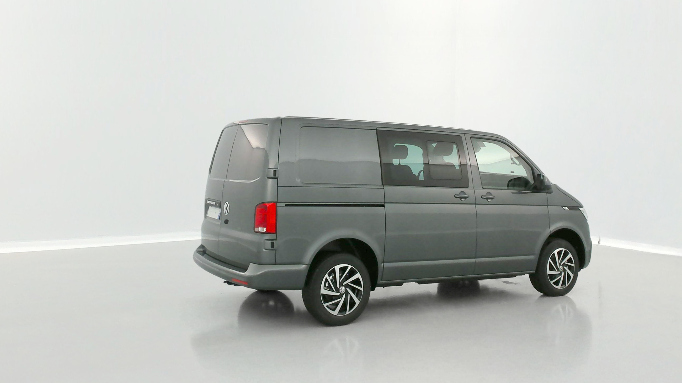 Vente en ligne Volkswagen Transporter TRANSPORTER T 6.1 PROCAB L1 2.0 TDI 150ch Business Plus DSG7 au prix de 55 040 €
