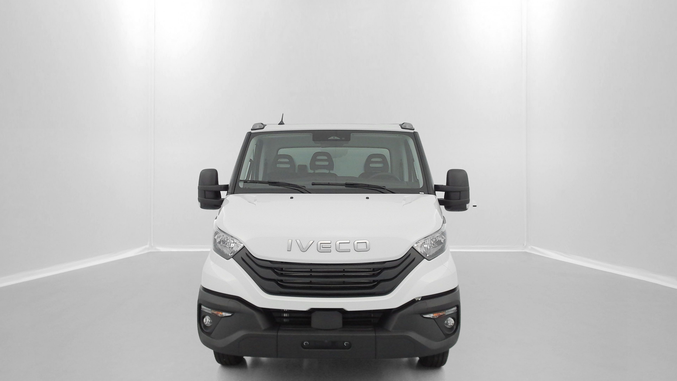 Vente en ligne Iveco Daily DAILY 35C16H 3.0 160ch 3750 QUAD-TOR Benne + Coffre au prix de 55 880 €