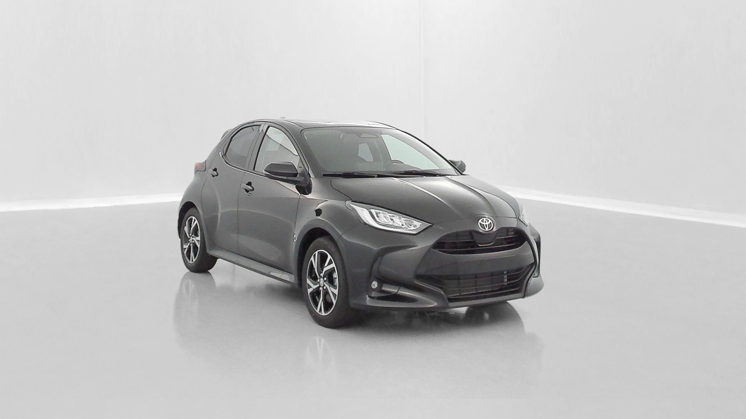 Vente en ligne Toyota Yaris YARIS  IV Hybride 116ch Design e-CVT au prix de 23 900 €