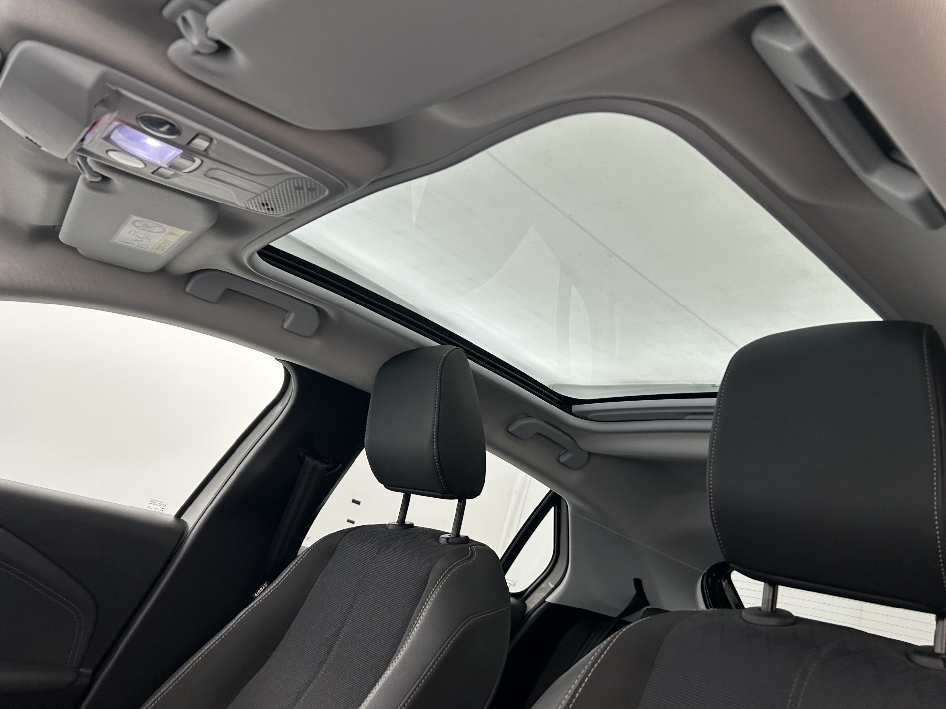 Vente en ligne Opel Corsa 1.2 75ch Design & Tech Suréquipée au prix de 10 490 €