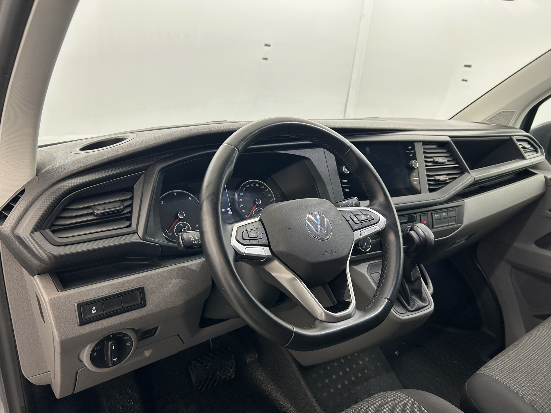Vente en ligne Volkswagen Transporter 2.8T L1H1 2.0 TDI 150ch Business DSG7 + Caméra de recul + GPS au prix de 34 990 €