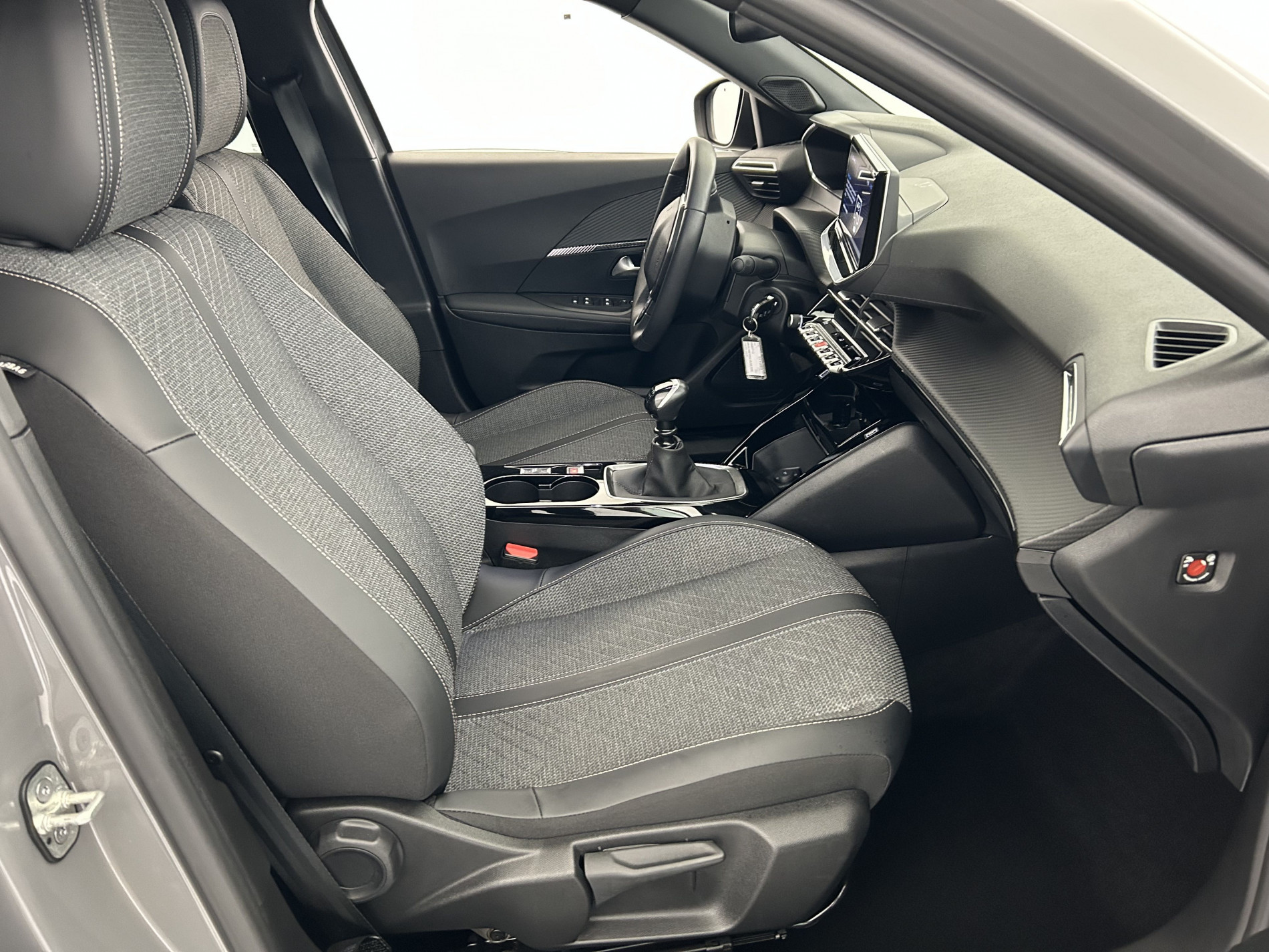Vente en ligne Peugeot 2008 1.2 PureTech 100ch Allure + Caméra de recul + GPS au prix de 15 980 €