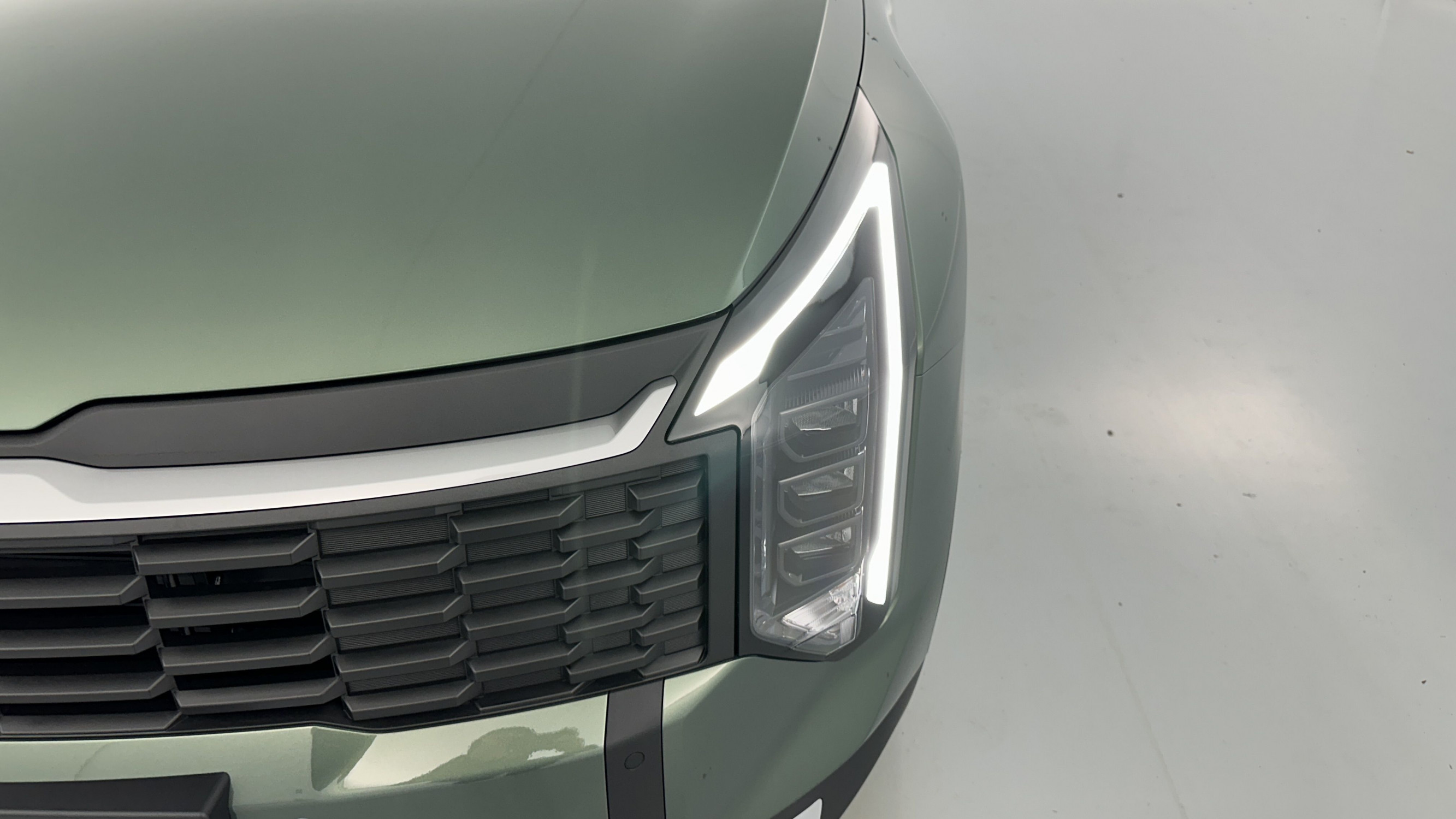 Vente en ligne Kia Sportage SPORTAGE V 1.6 T-GDi 239ch HEV Motion BVA6 au prix de 34 700 €