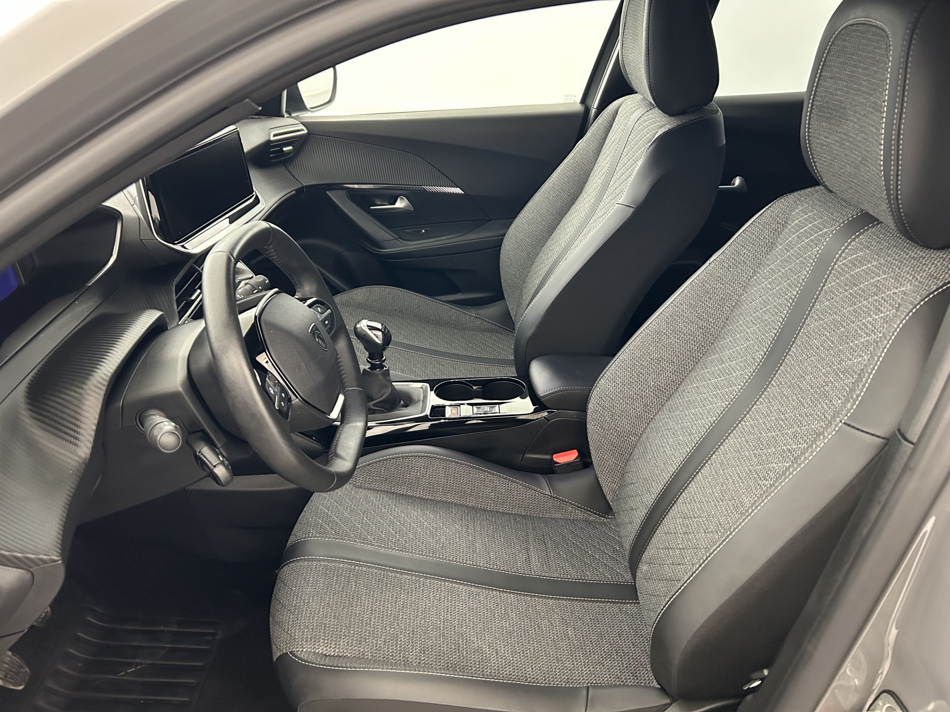 Vente en ligne Peugeot 2008 1.2 PureTech 100ch Allure + Caméra de recul + GPS au prix de 15 980 €