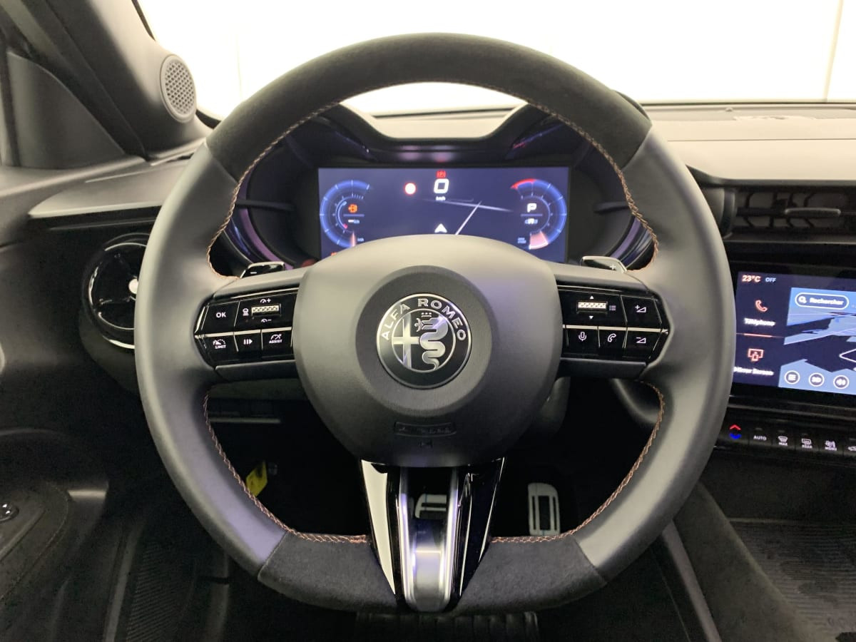 Vente en ligne Alfa Romeo Junior 1.2 Ibrida 145 ch eDCT6 Intensa au prix de 30 480 €