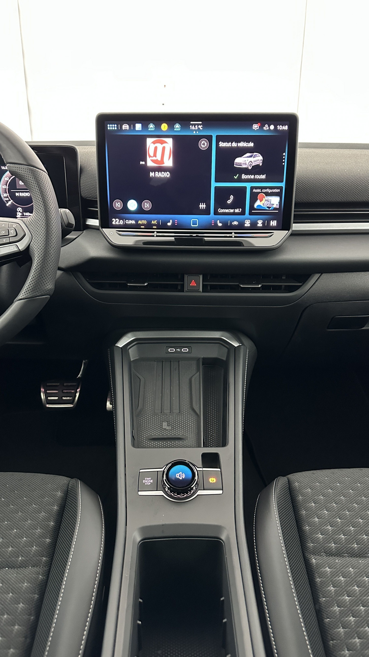 Vente en ligne Volkswagen T-Roc T-ROC 1.5 eTSI EVO2 Hybrid 150ch R-Line DSG7 au prix de 37 700 €