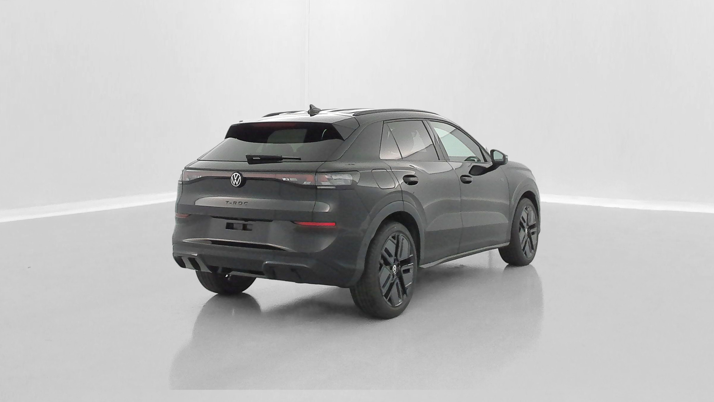 Vente en ligne Volkswagen T-Roc T-ROC 1.5 eTSI EVO2 Hybrid 150ch R-Line DSG7 au prix de 37 700 €