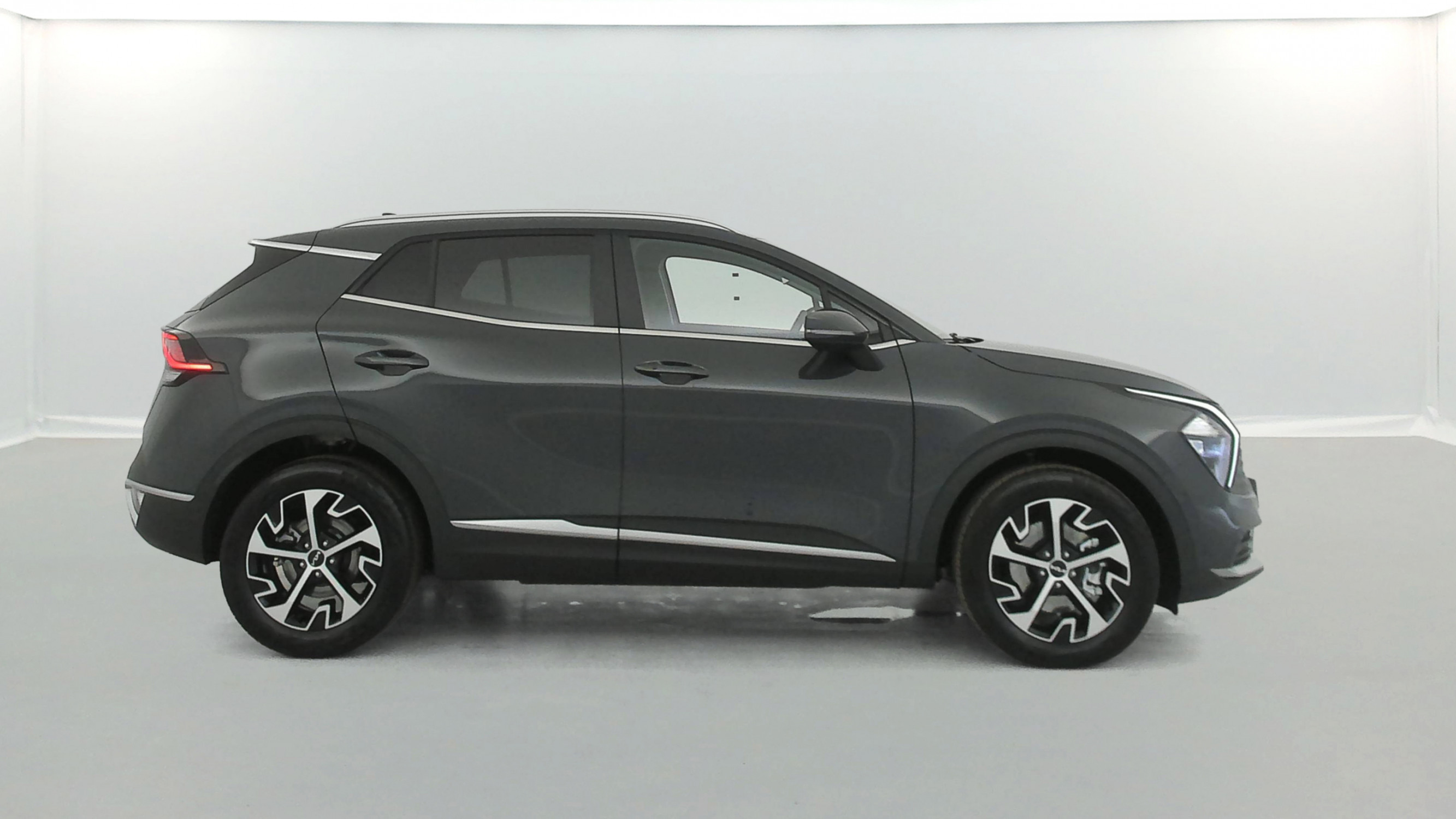 Vente en ligne Kia Sportage 1.6 T-GDi 210ch HEV Active BVA6 Suréquipé au prix de 30 990 €