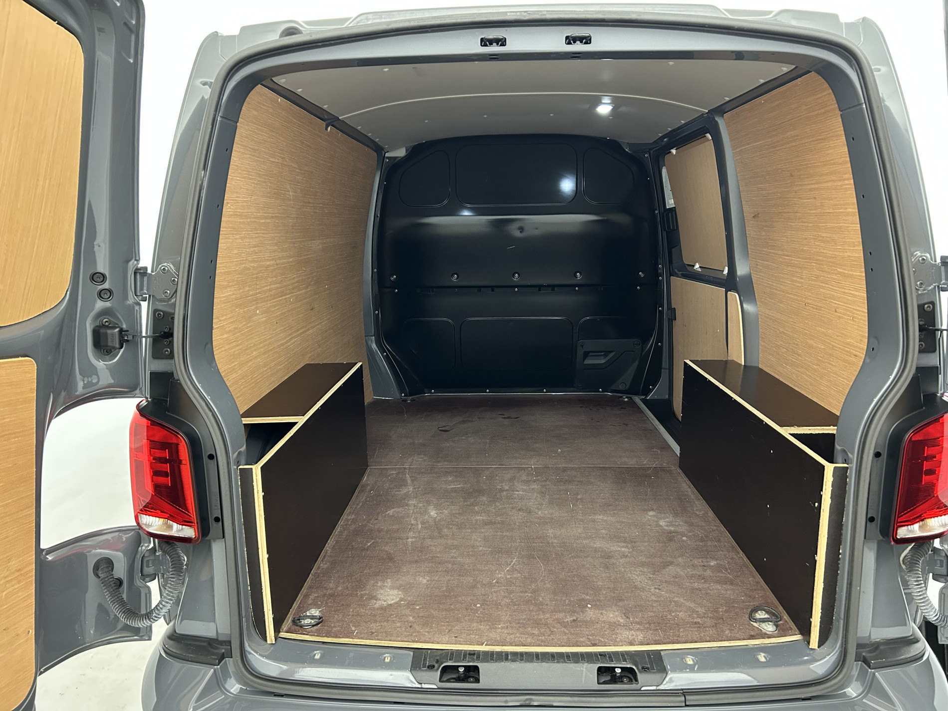 Vente en ligne Volkswagen Transporter 2.8T L1H1 2.0 TDI 150ch Business DSG7 + Caméra de recul + GPS au prix de 34 990 €
