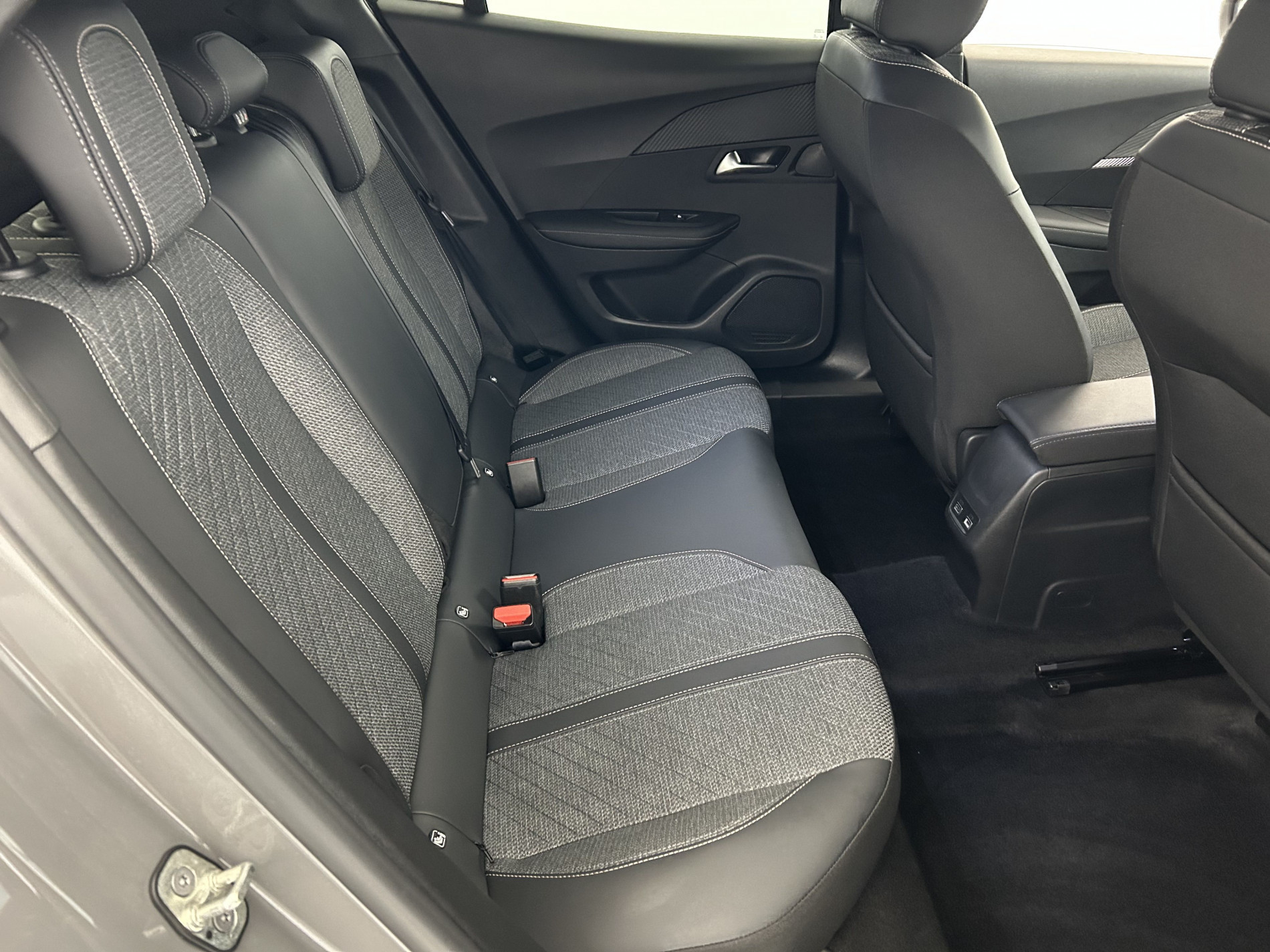 Vente en ligne Peugeot 2008 1.2 PureTech 100ch Allure + Caméra de recul + GPS au prix de 15 980 €
